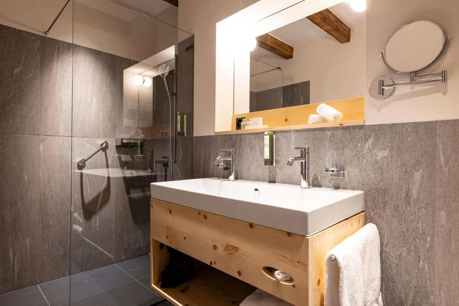 Shower in Hotel Stern Chur