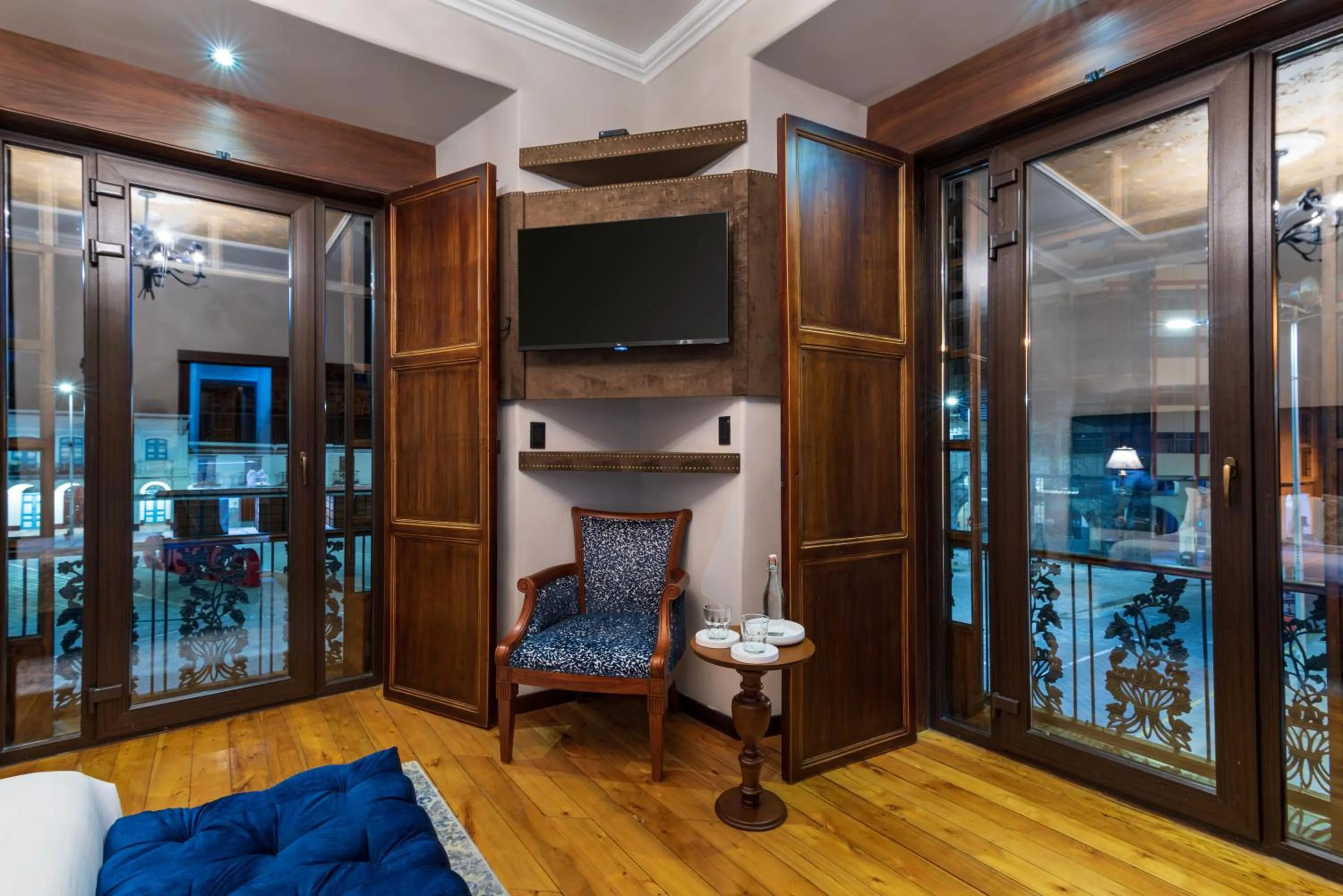 TV and multimedia in Hotel La Cofradía Pub-House