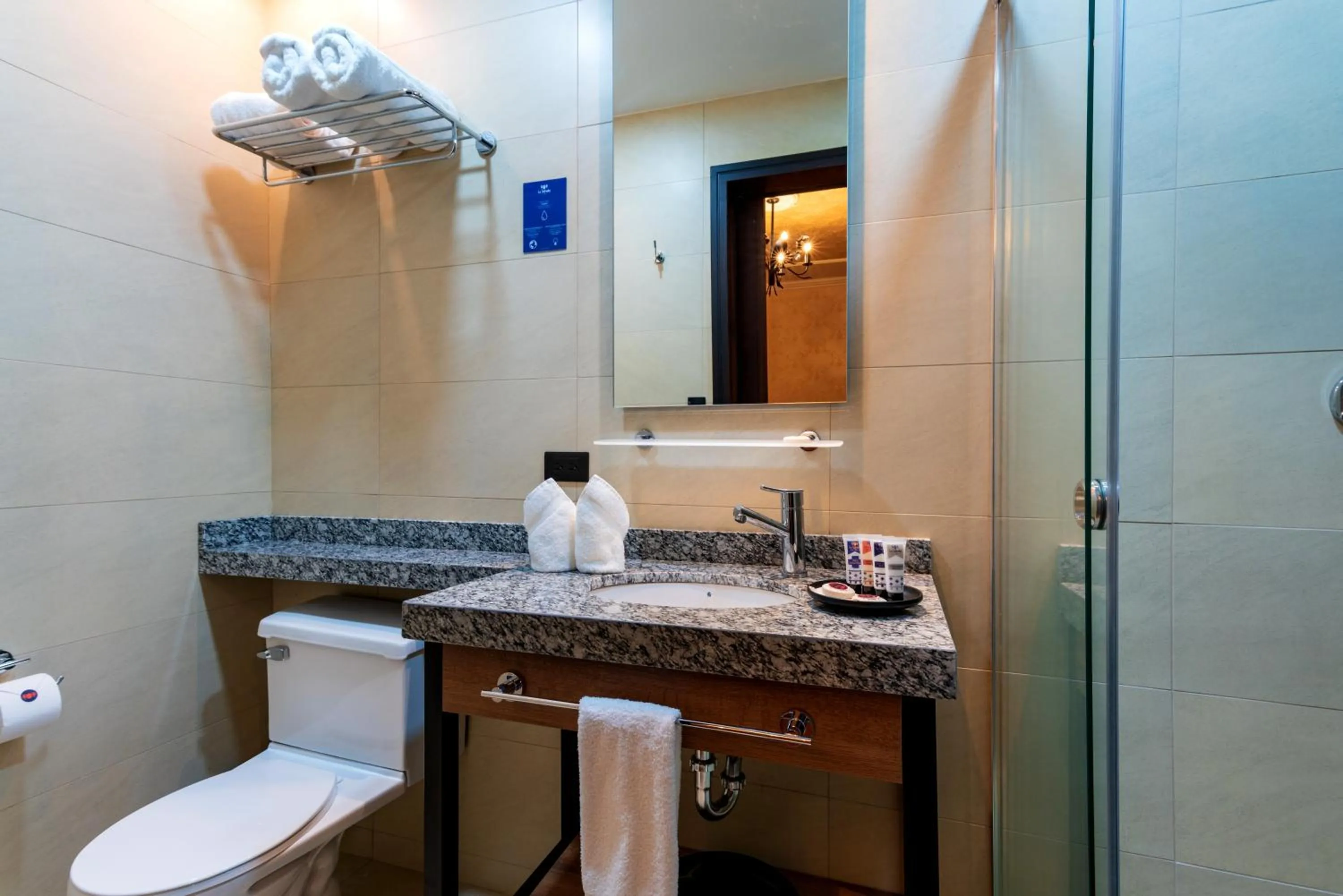 Bathroom in Hotel La Cofradía Pub-House