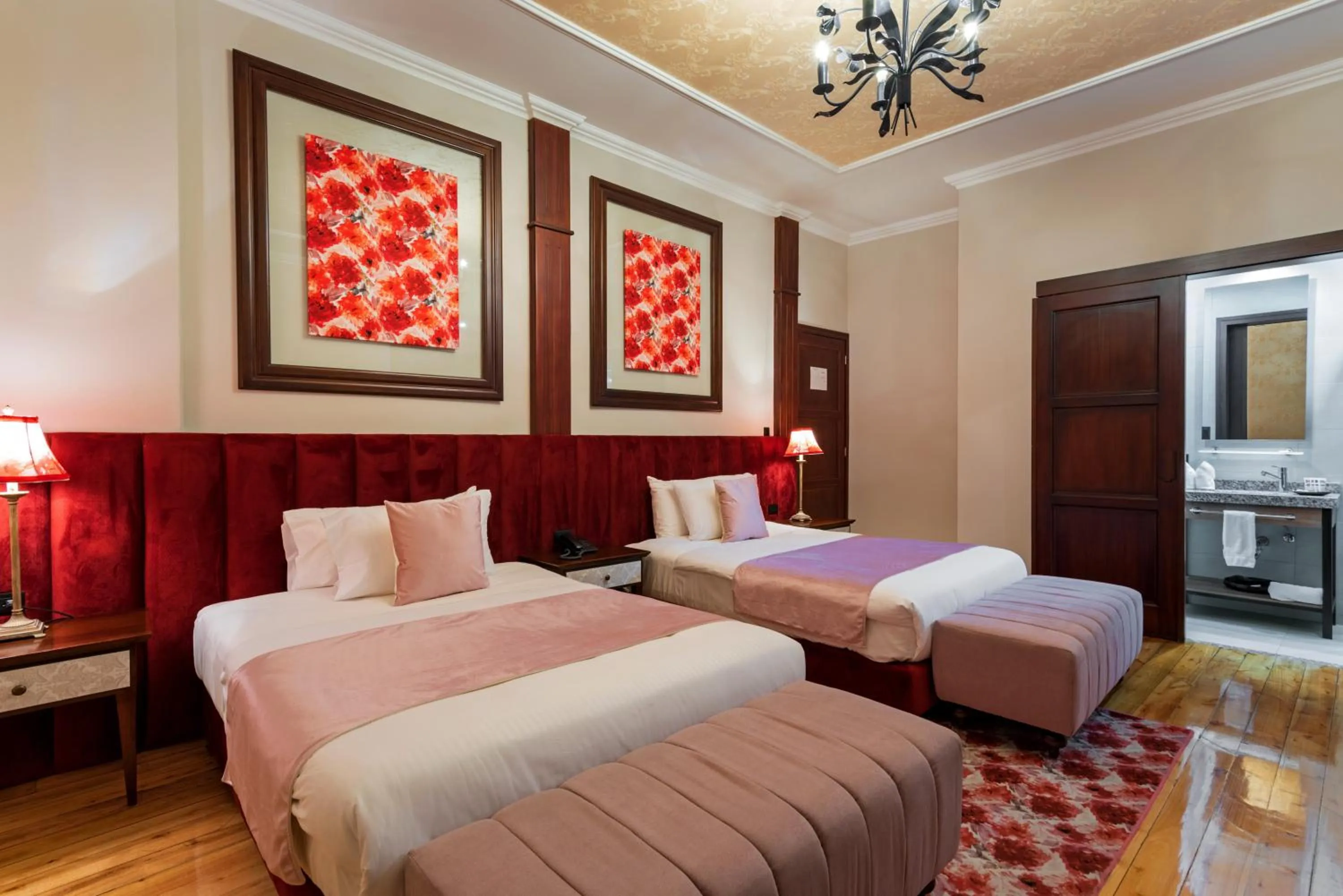 Bed in Hotel La Cofradía Pub-House