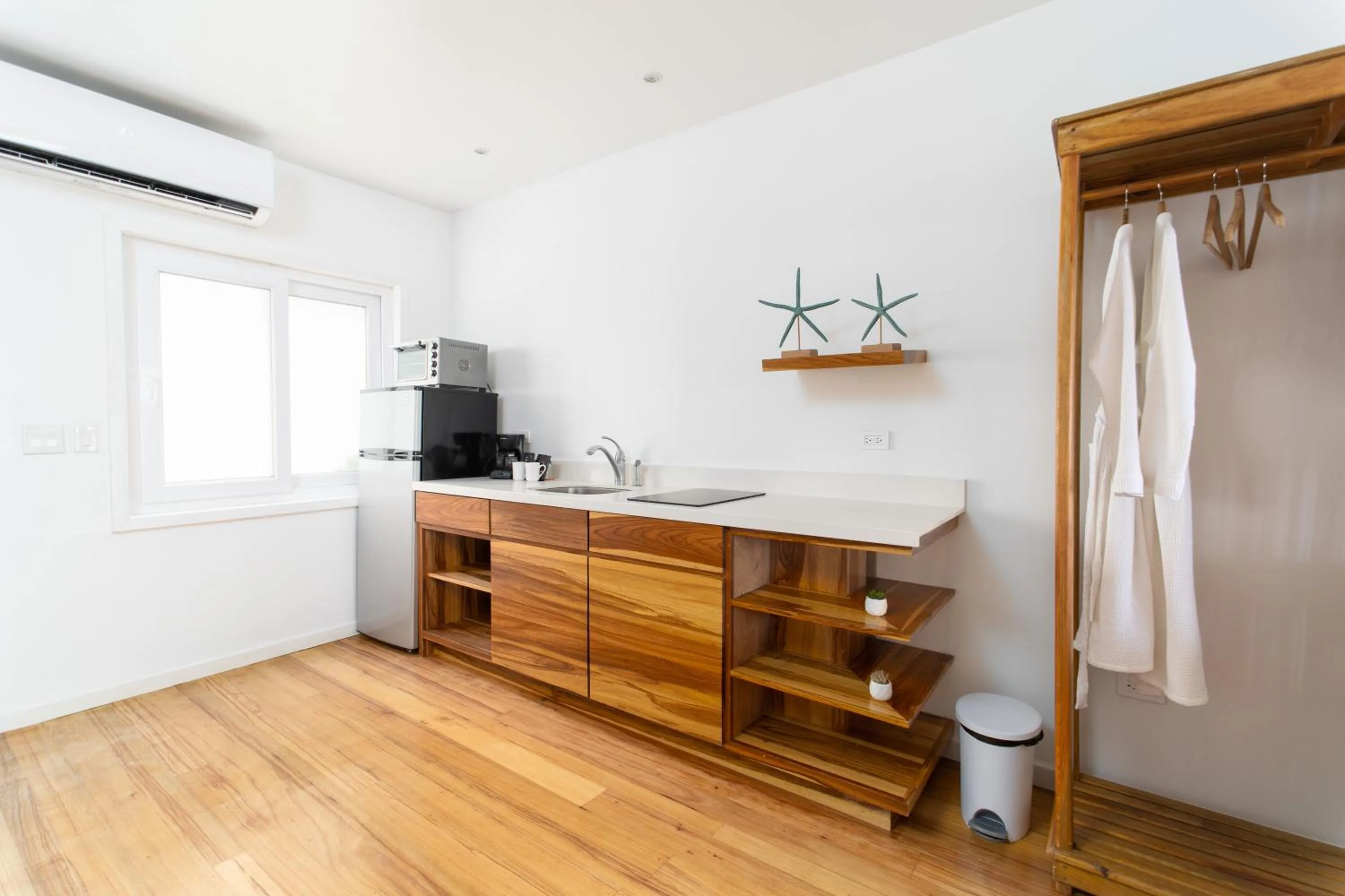 Kitchen or kitchenette in The Beach House Boutique Hotel