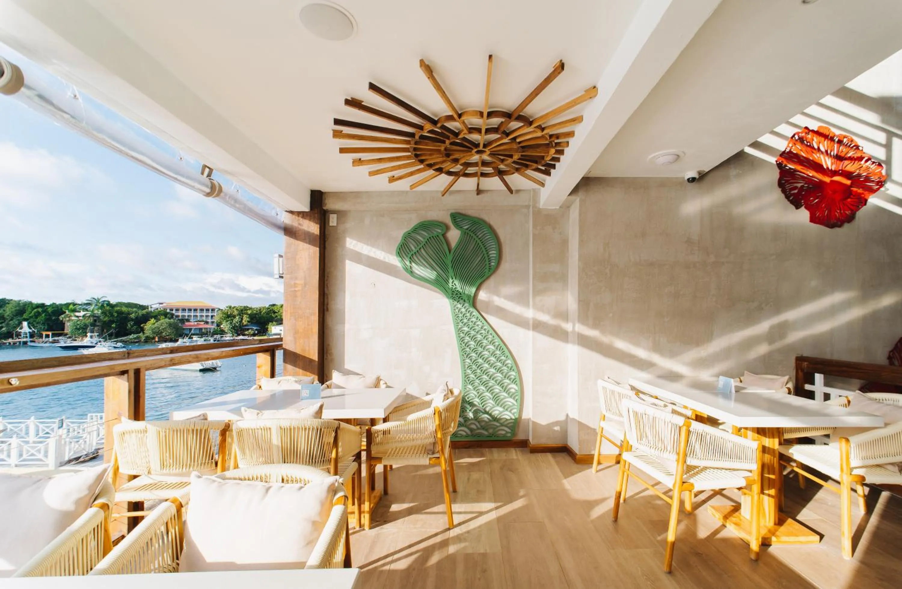 Restaurant/places to eat in The Beach House Boutique Hotel