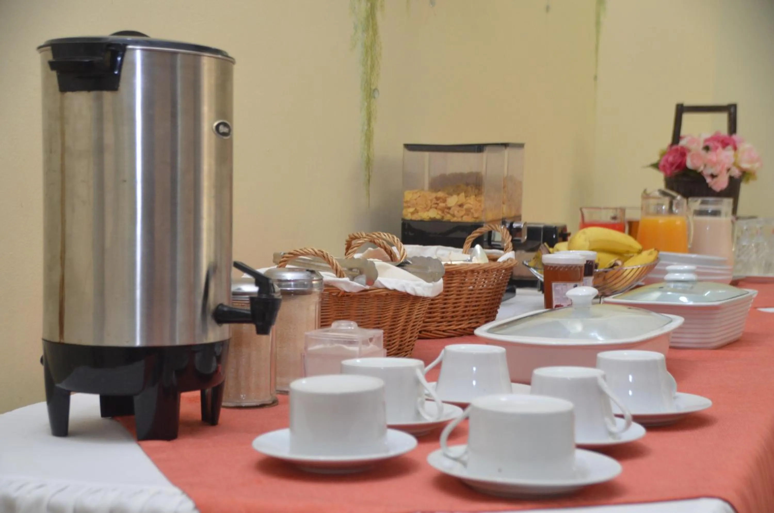 Restaurant/places to eat in Hotel Verona