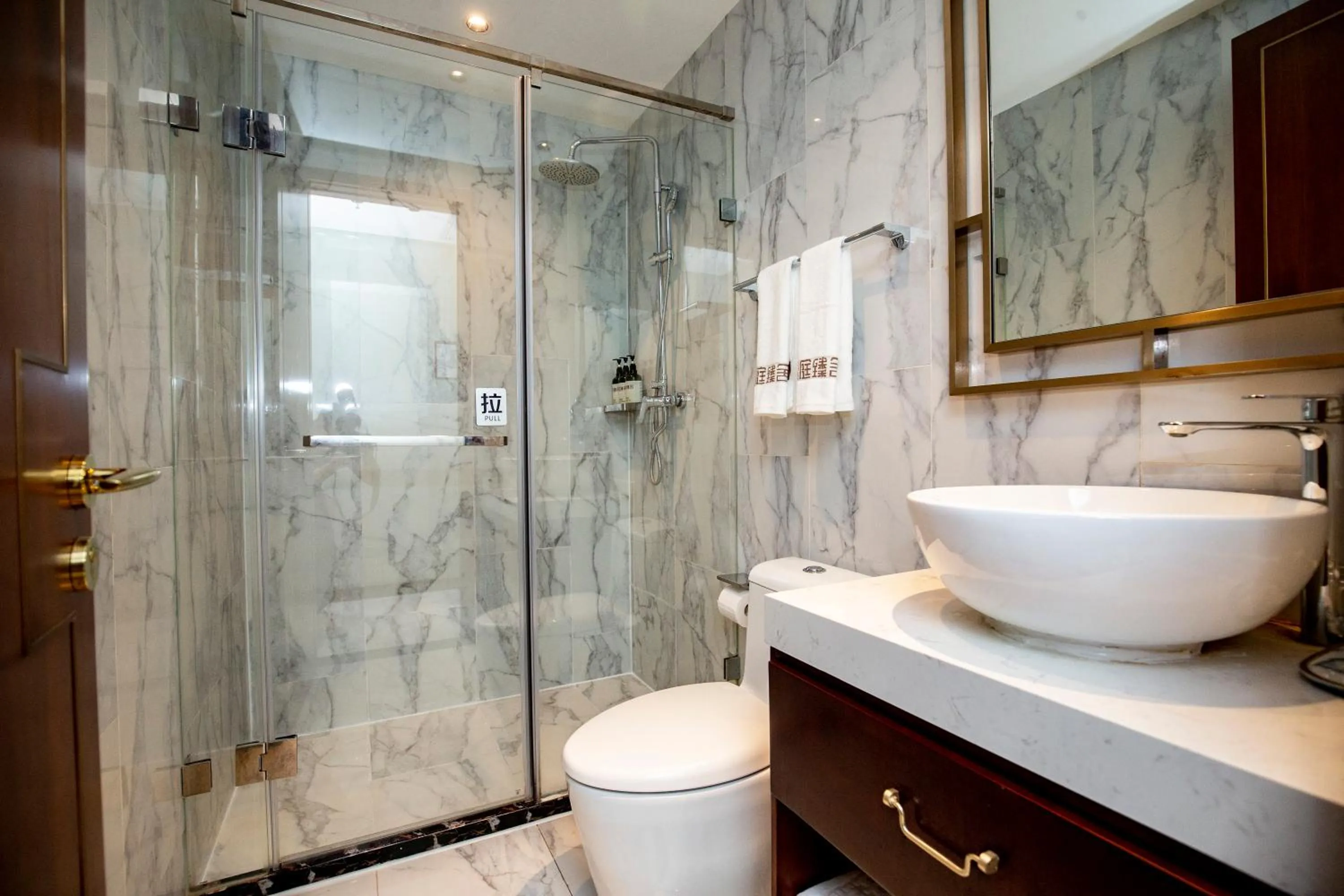 Toilet in Pierr Palace Hotel (Beijing Nanluo Guxiang)