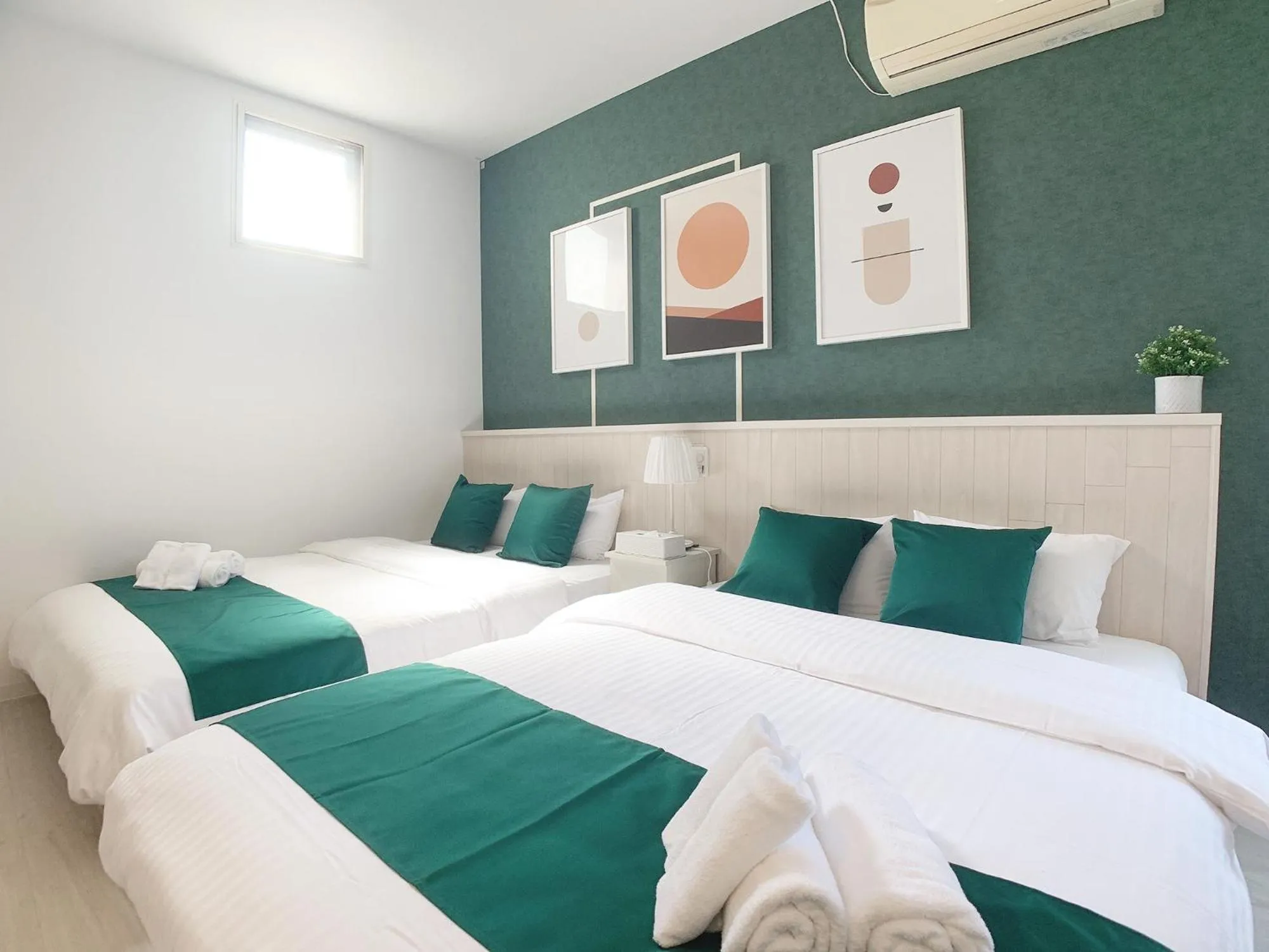 Bed in Bar & Hotel Colors MIYAJIMA