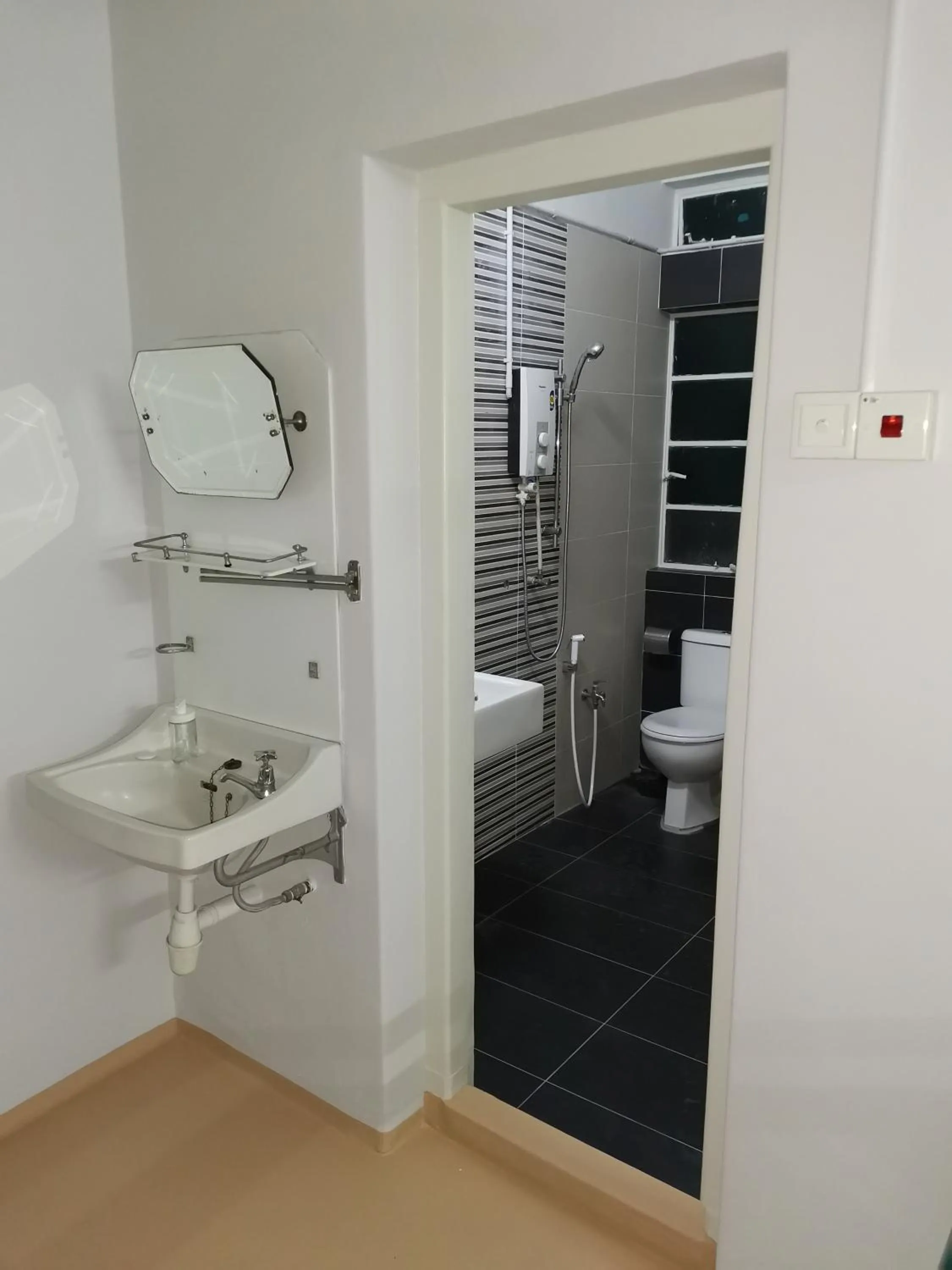 Bathroom in G Fortune Guest House Victoria Green