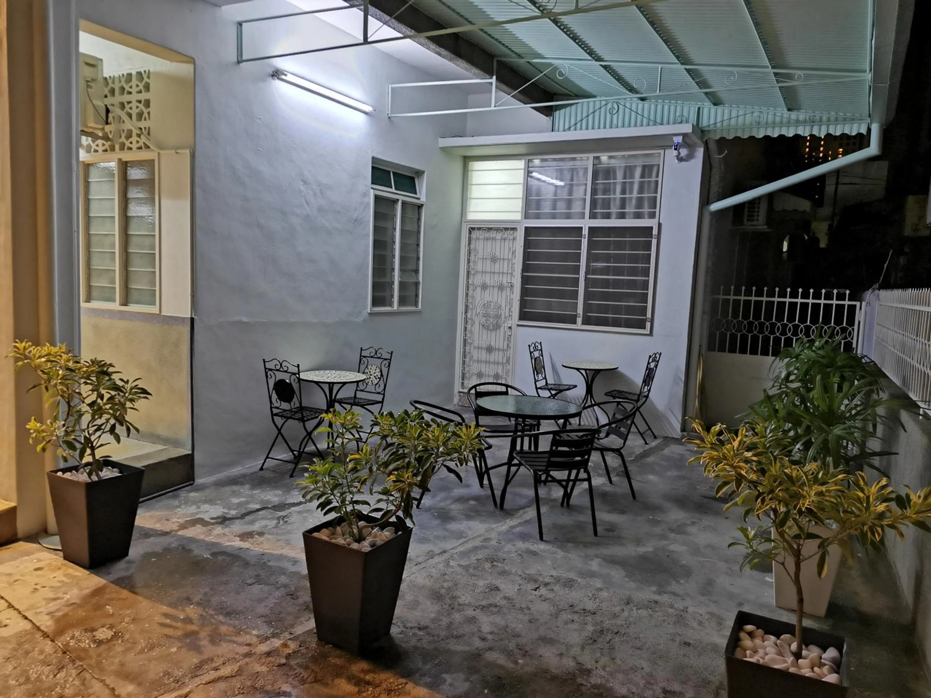 Seating area in G Fortune Guest House Victoria Green