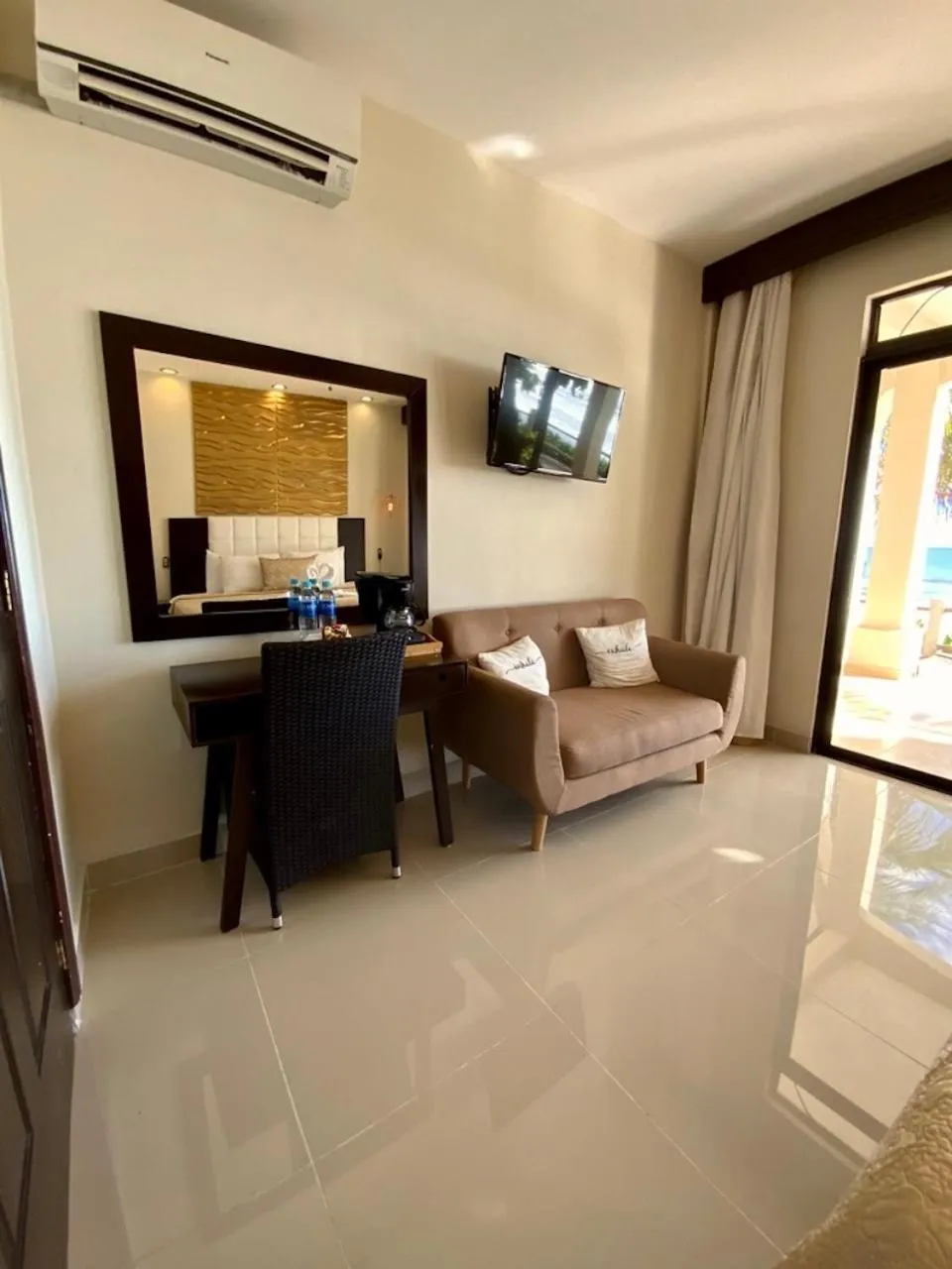 TV and multimedia, Bed in Vista Las Olas Resort