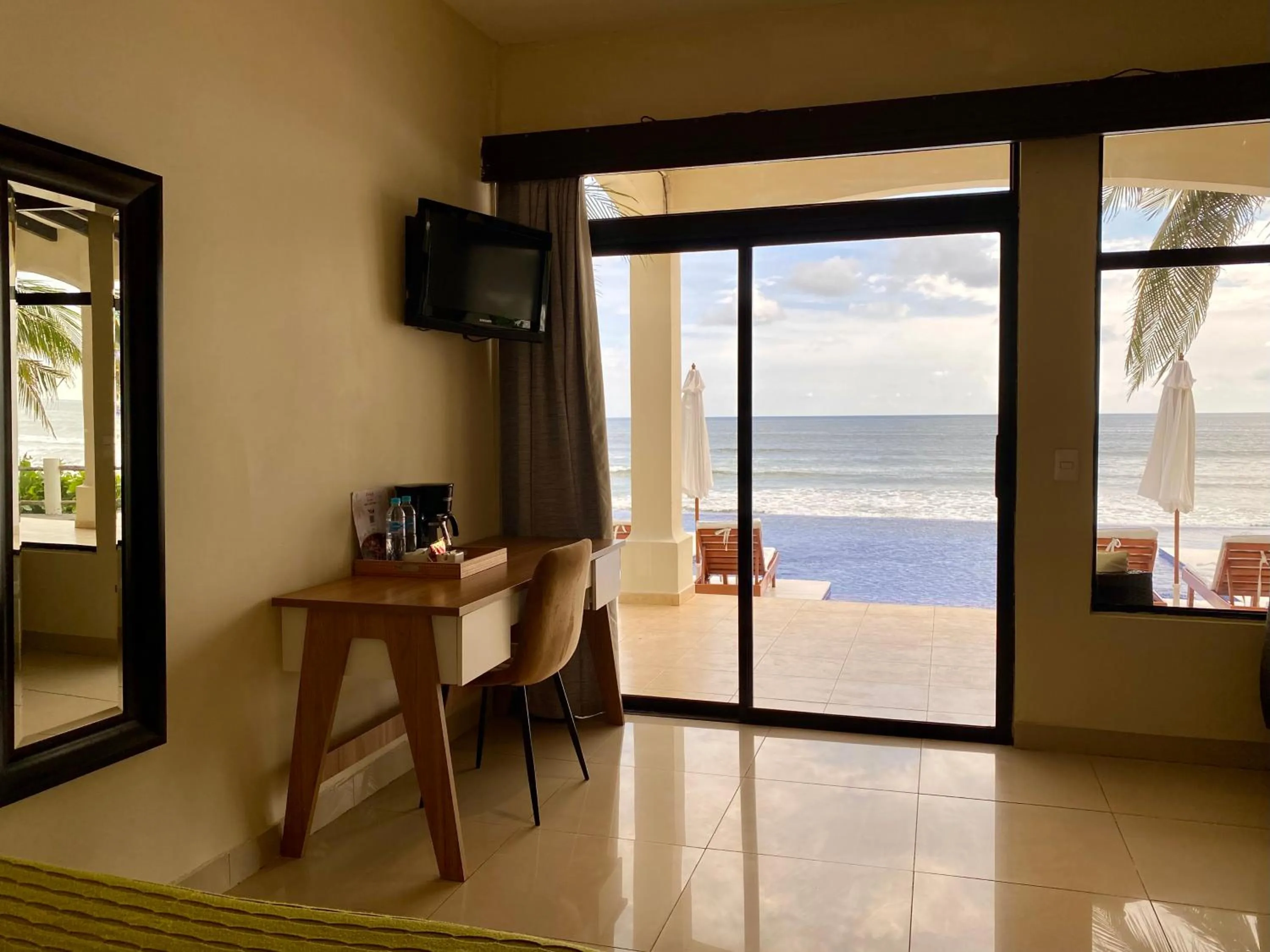 TV and multimedia in Vista Las Olas Resort