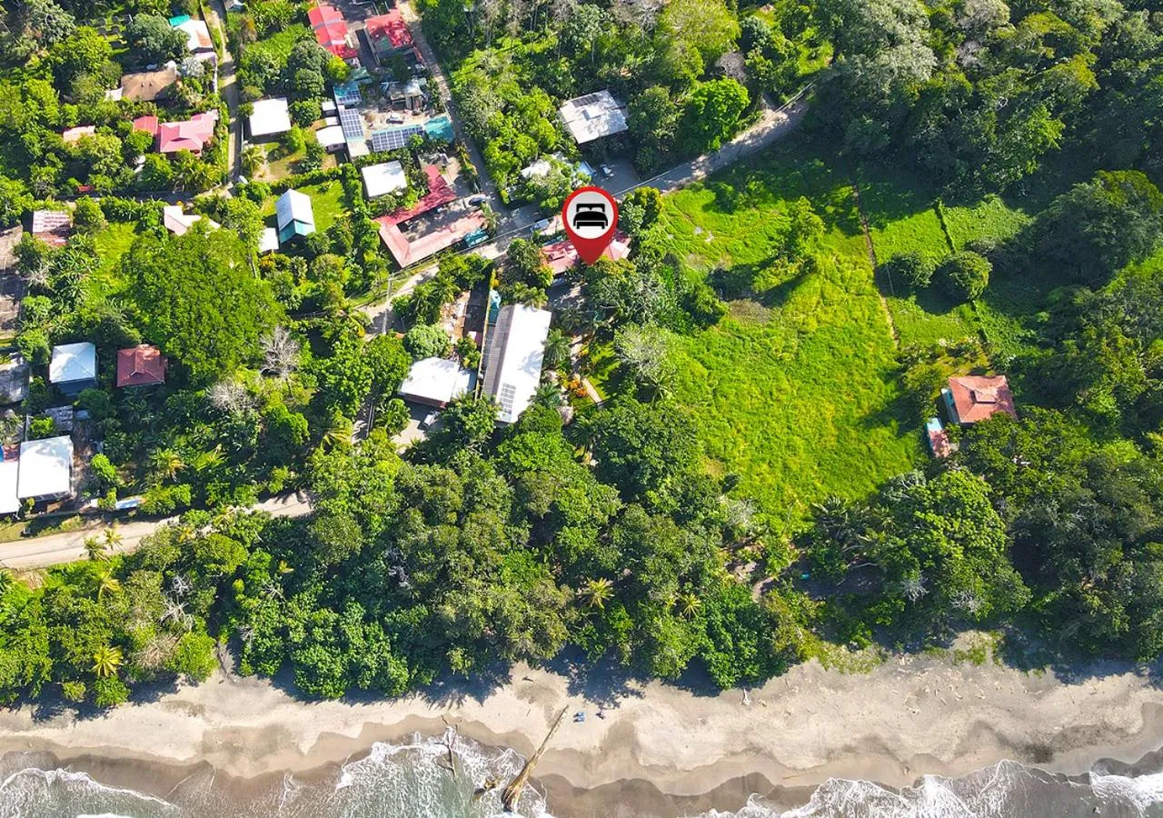 Text overlay in Hotel Banana Azul - Adults Only