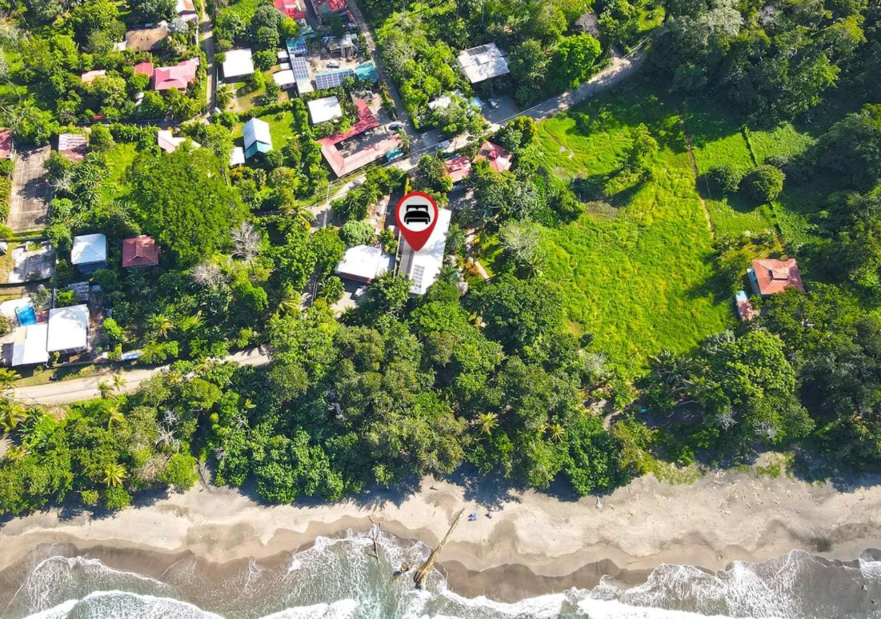 Text overlay in Hotel Banana Azul - Adults Only