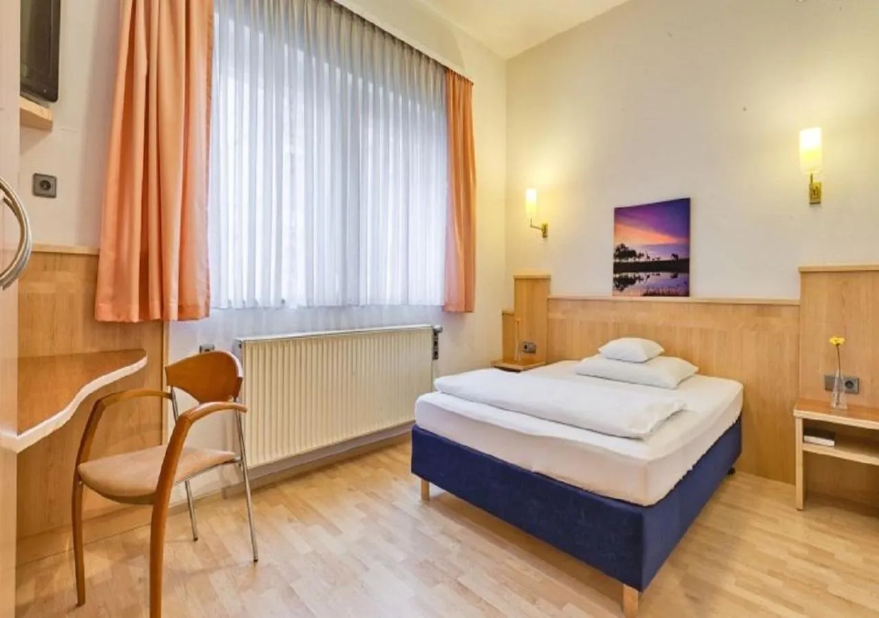 Photo of the whole room, Bed in Hotel am Friedensplatz