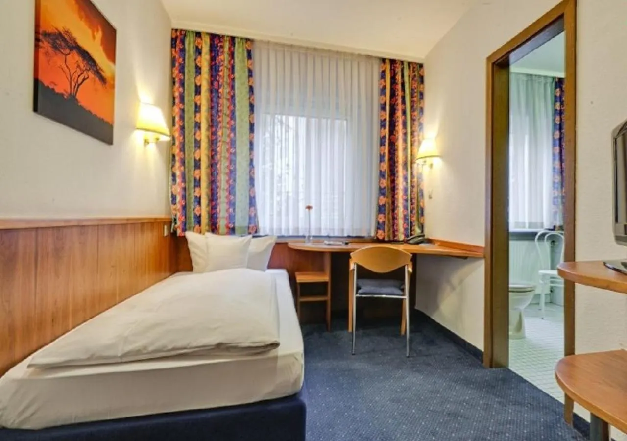 Photo of the whole room, Bed in Hotel am Friedensplatz