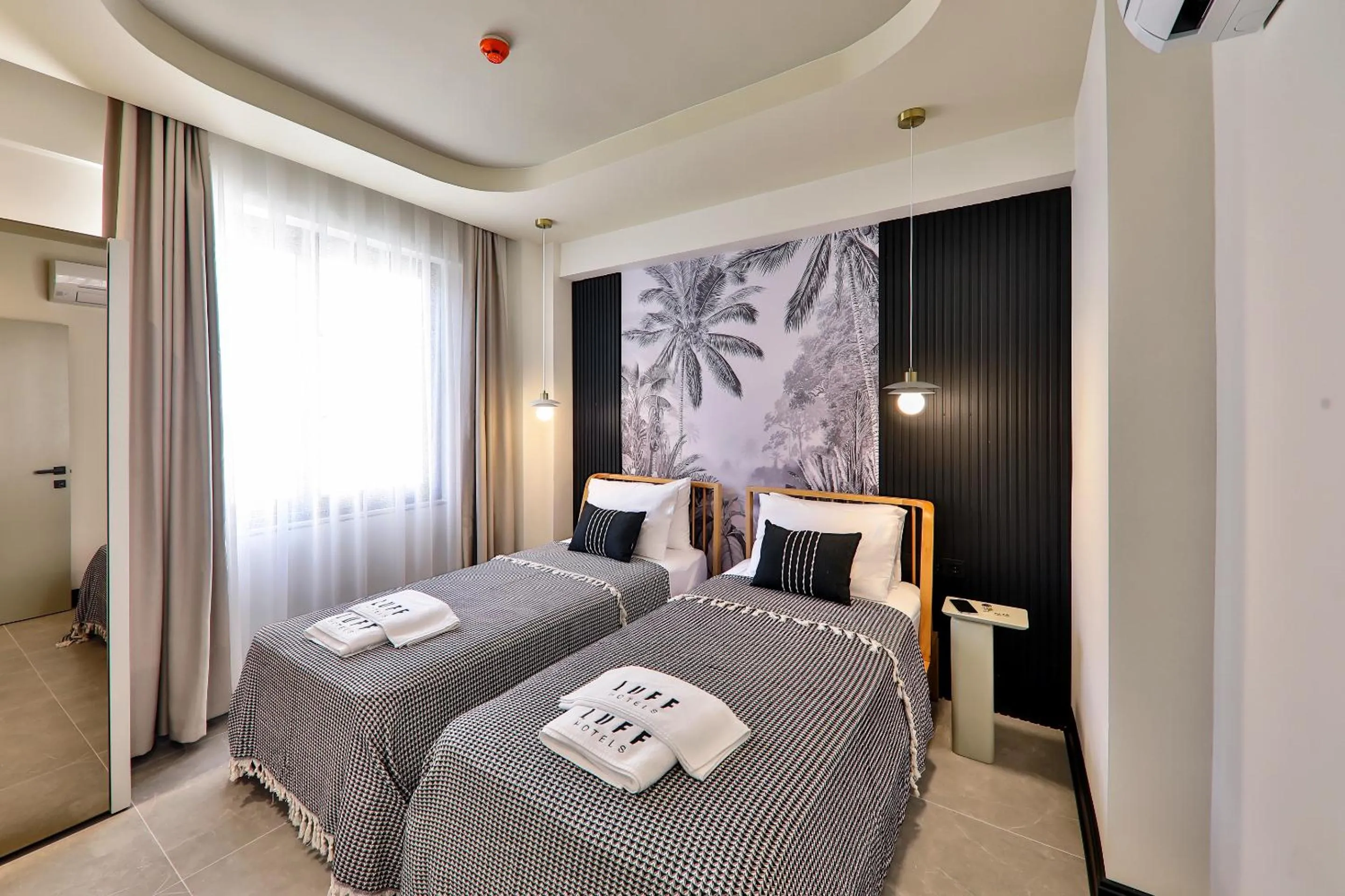 Bedroom, Bed in Luff Suites