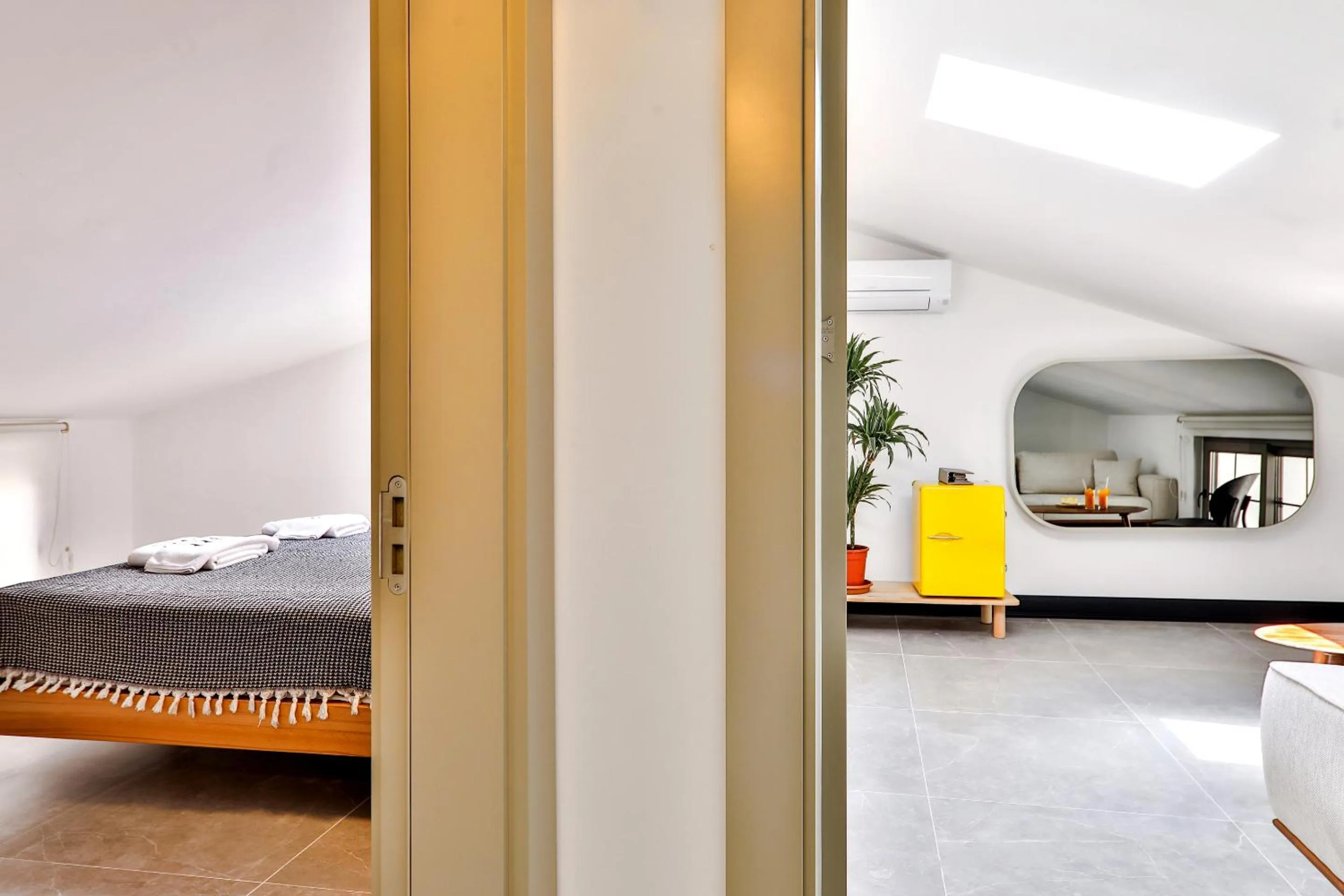 Living room, Bed in Luff Suites