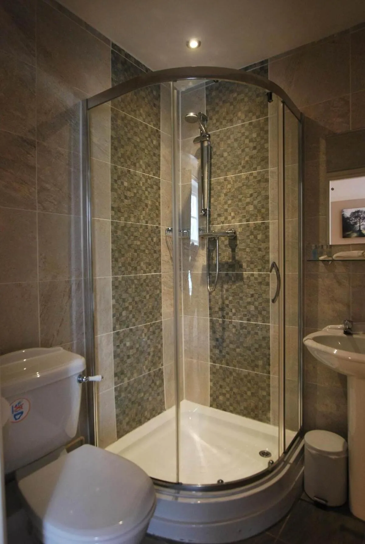 Bathroom in the punchbowl hotel