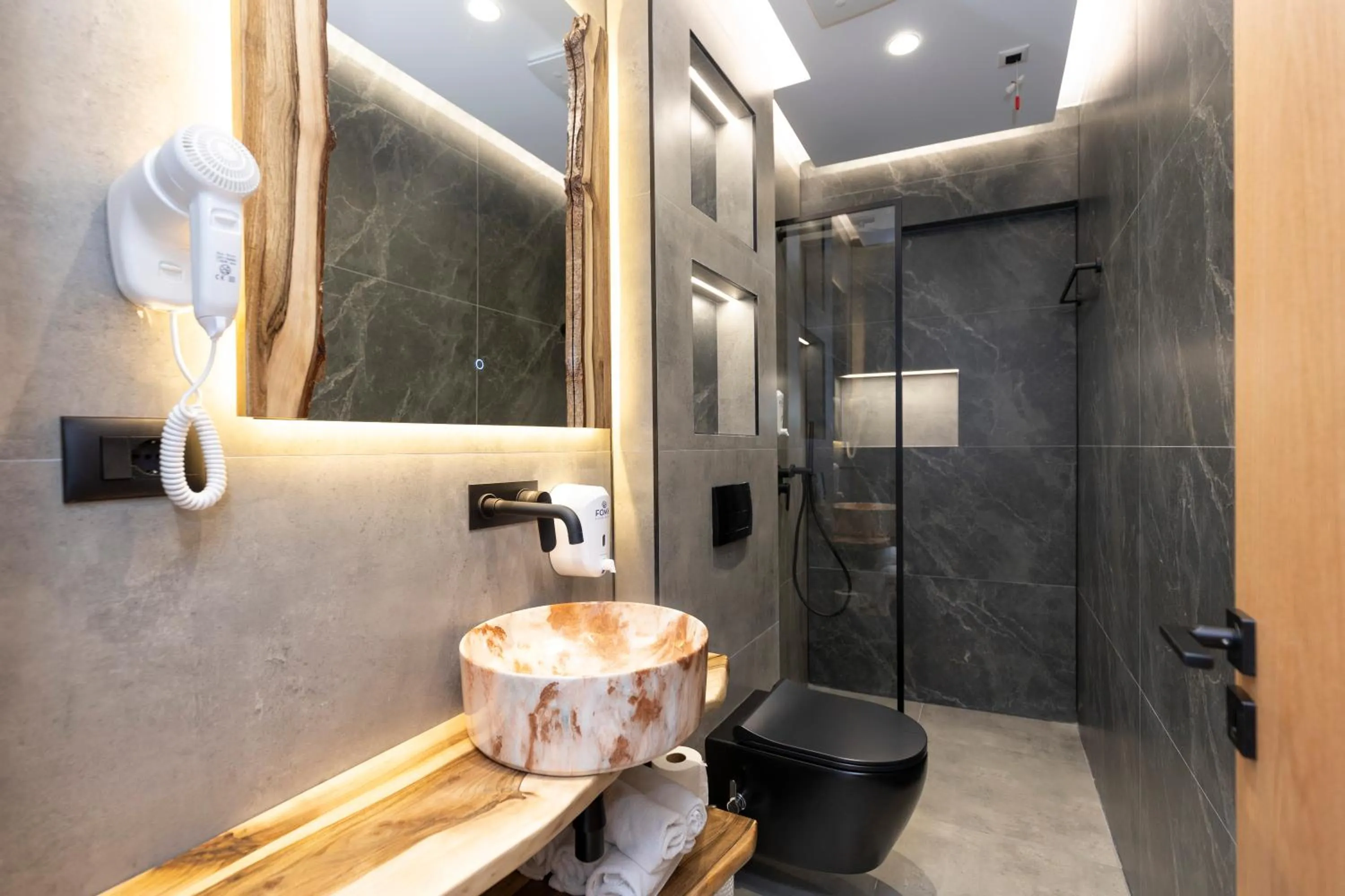 Shower in Hotel Joni Premium