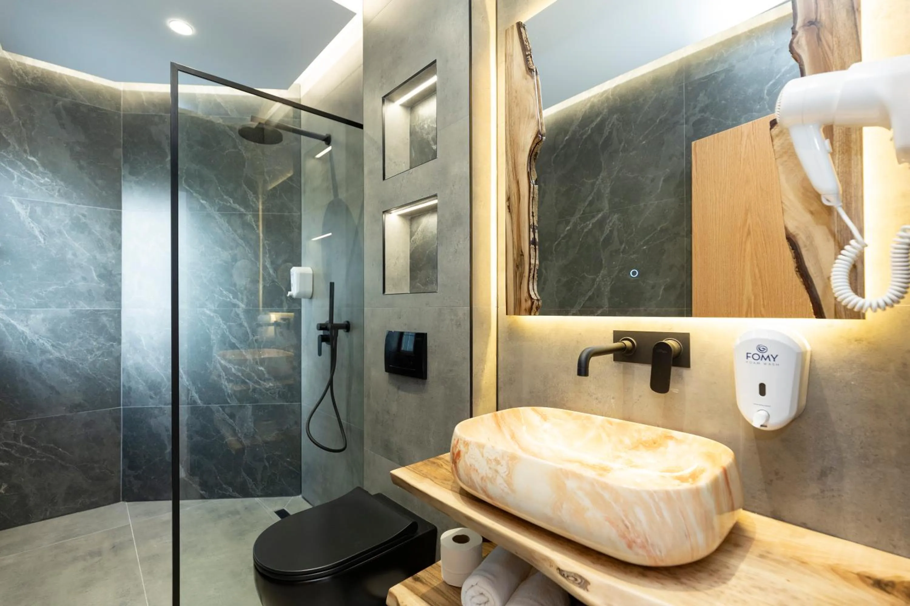 Shower in Hotel Joni Premium