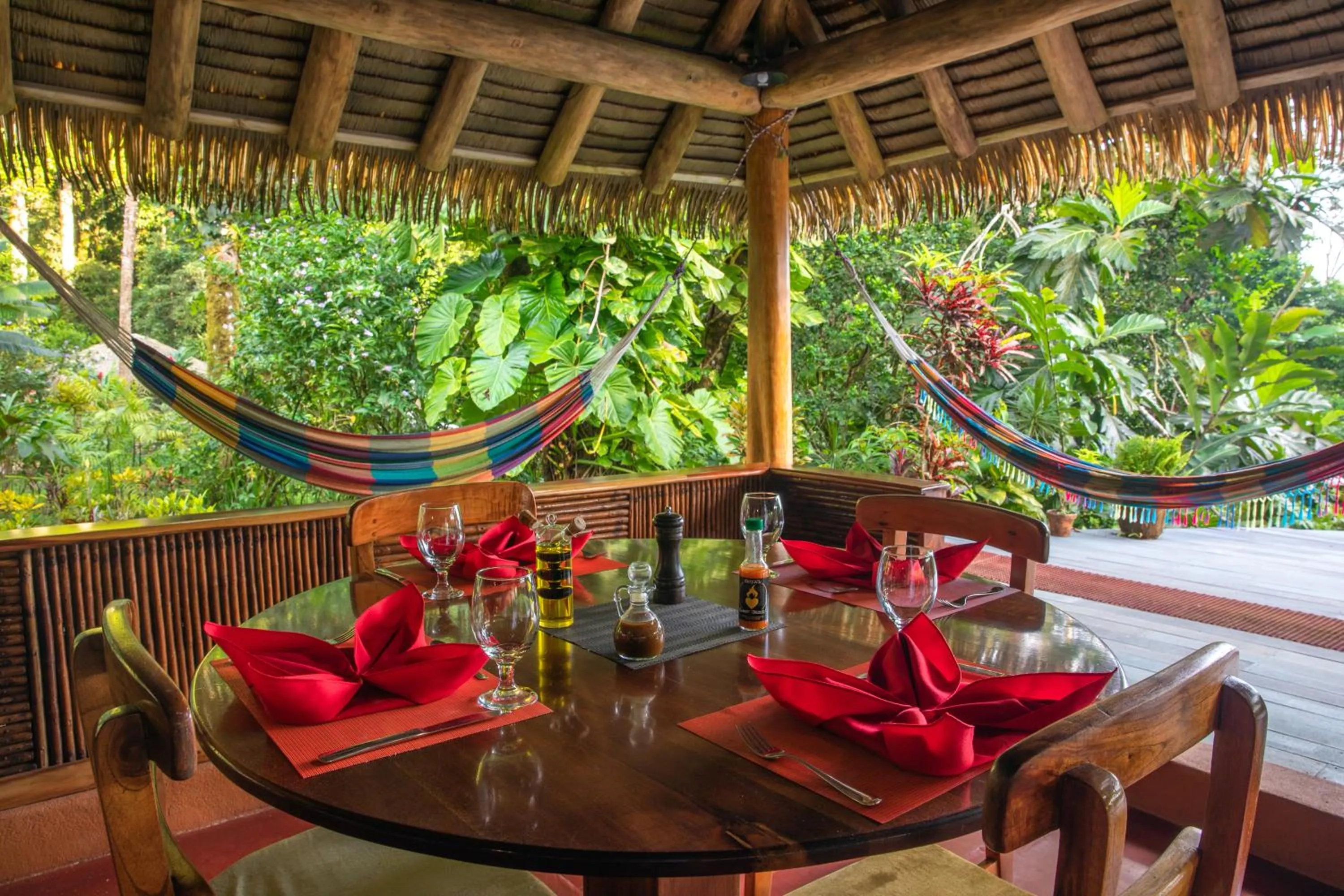 Restaurant/places to eat in Luna Lodge