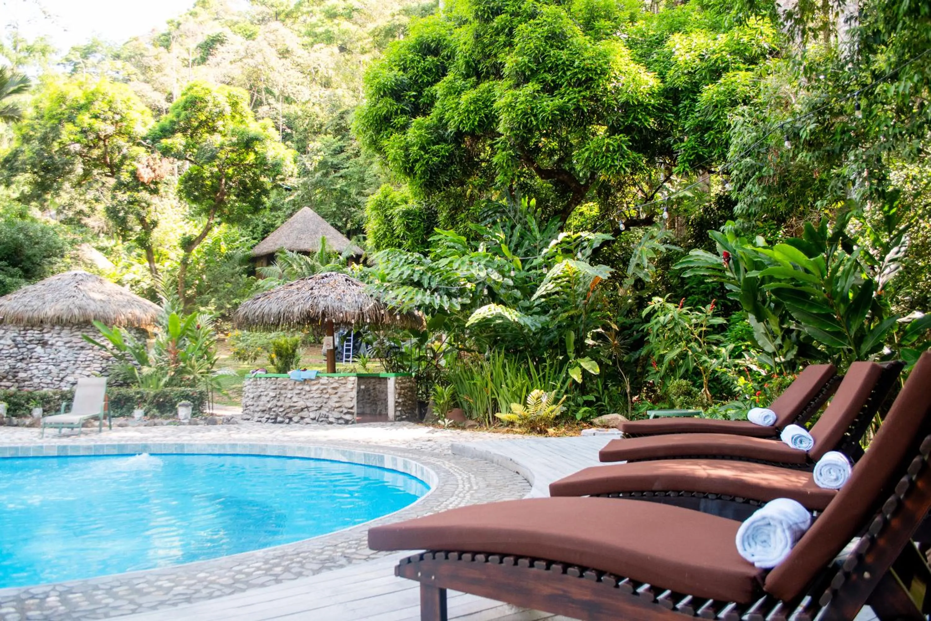 Swimming pool in Luna Lodge
