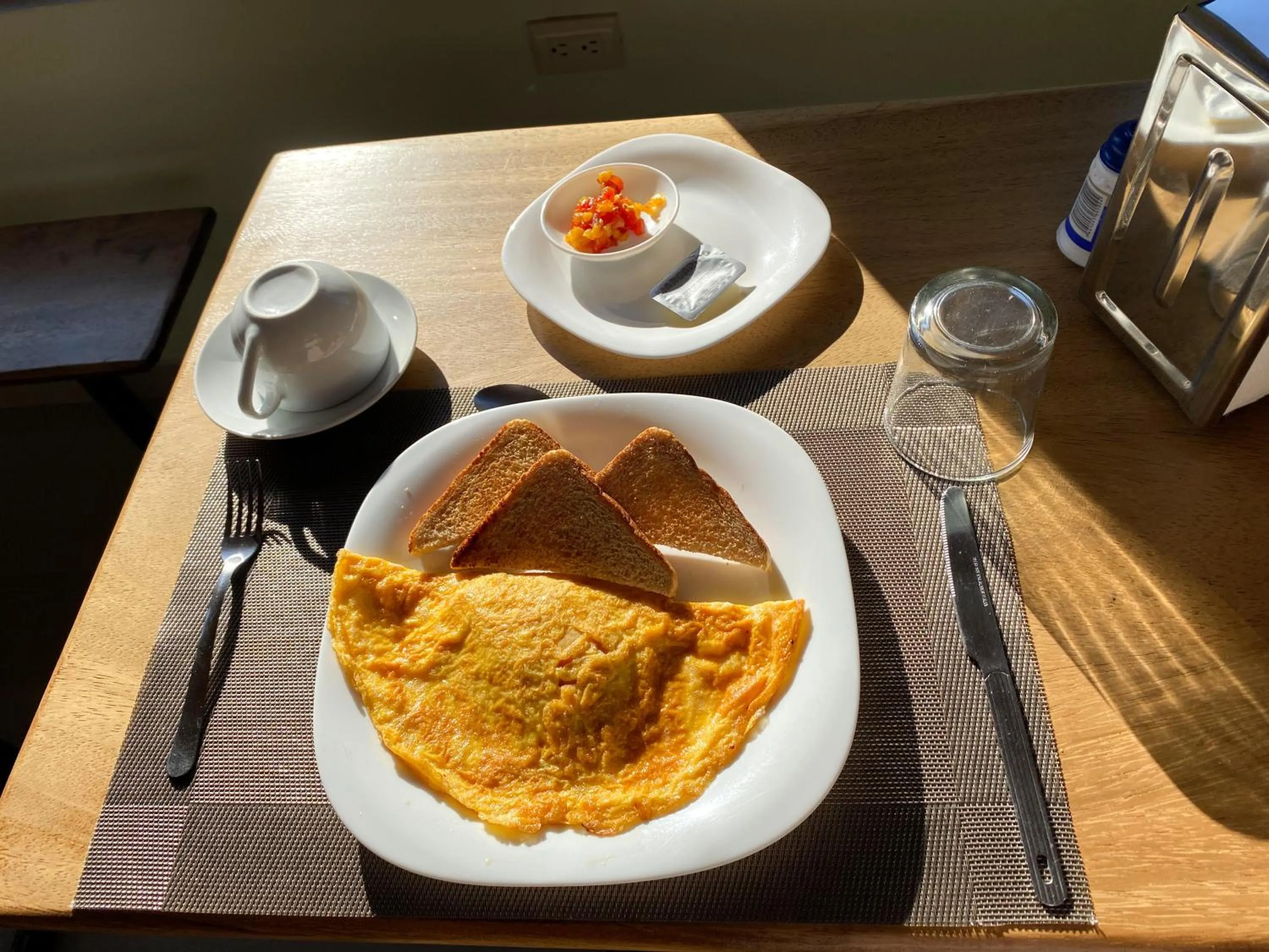 Breakfast in Cabinas Eddy B&B