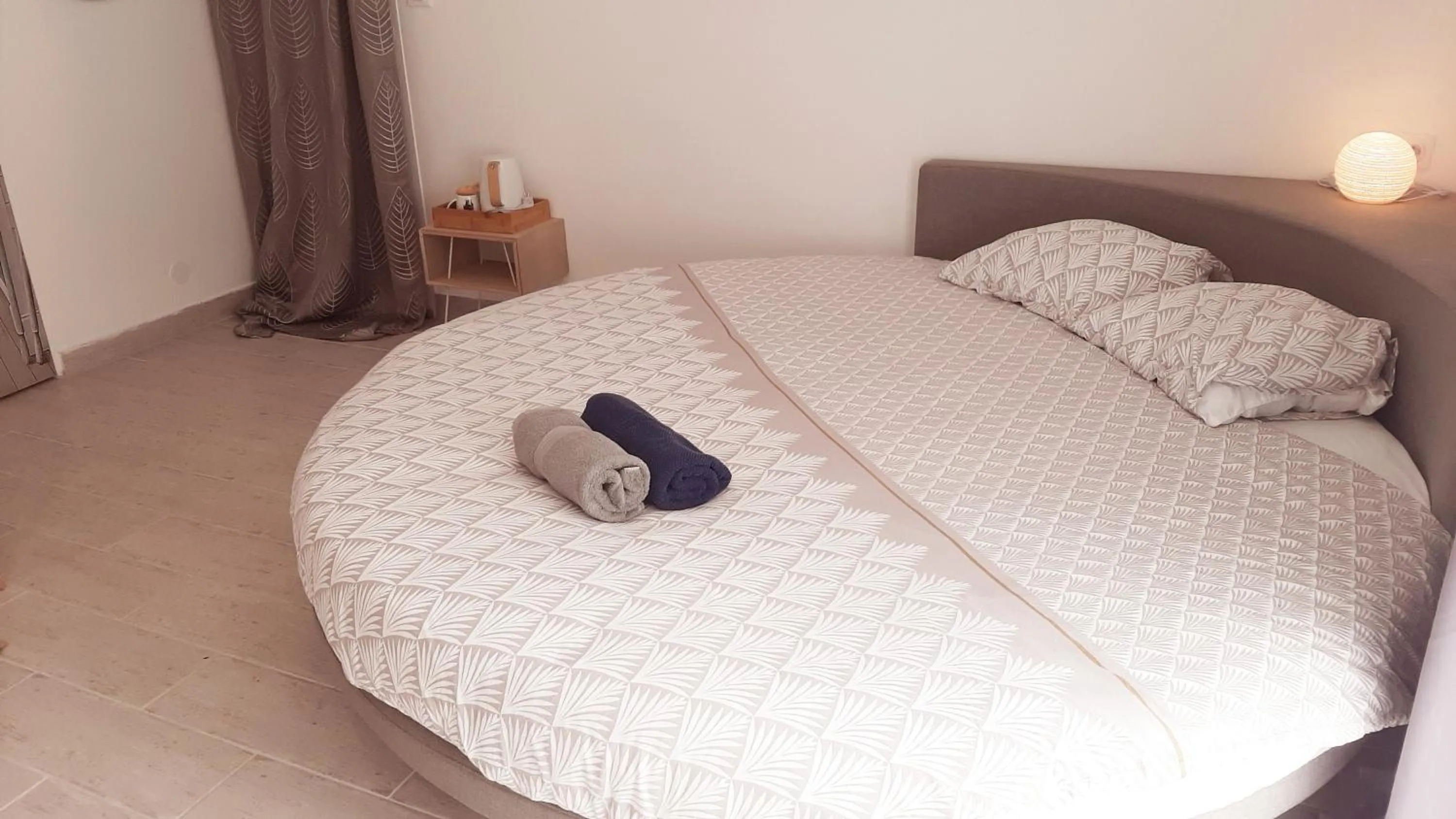 Bed in Allegria Nimes Chambre Deluxe Spa