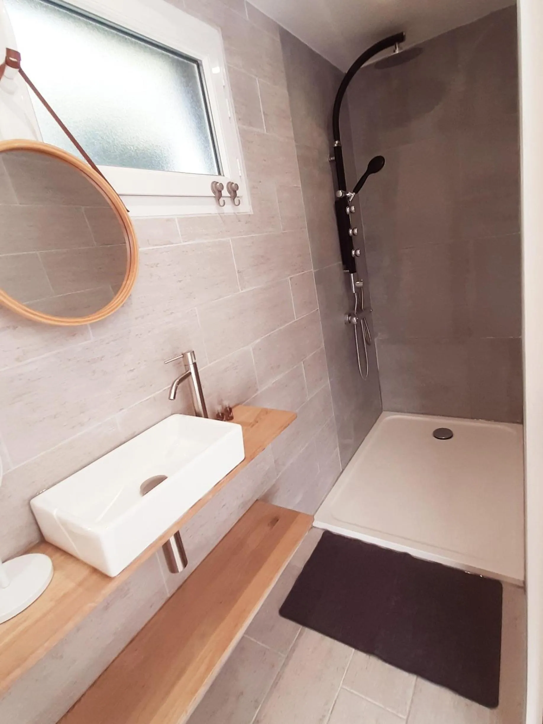 Bathroom in Allegria Nimes Chambre Deluxe Spa