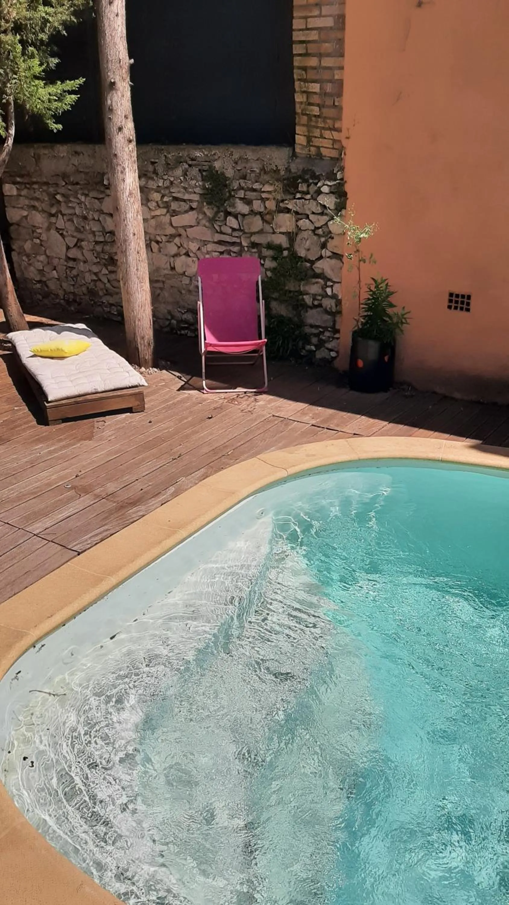 Swimming pool in Allegria Nimes Chambre Deluxe Spa