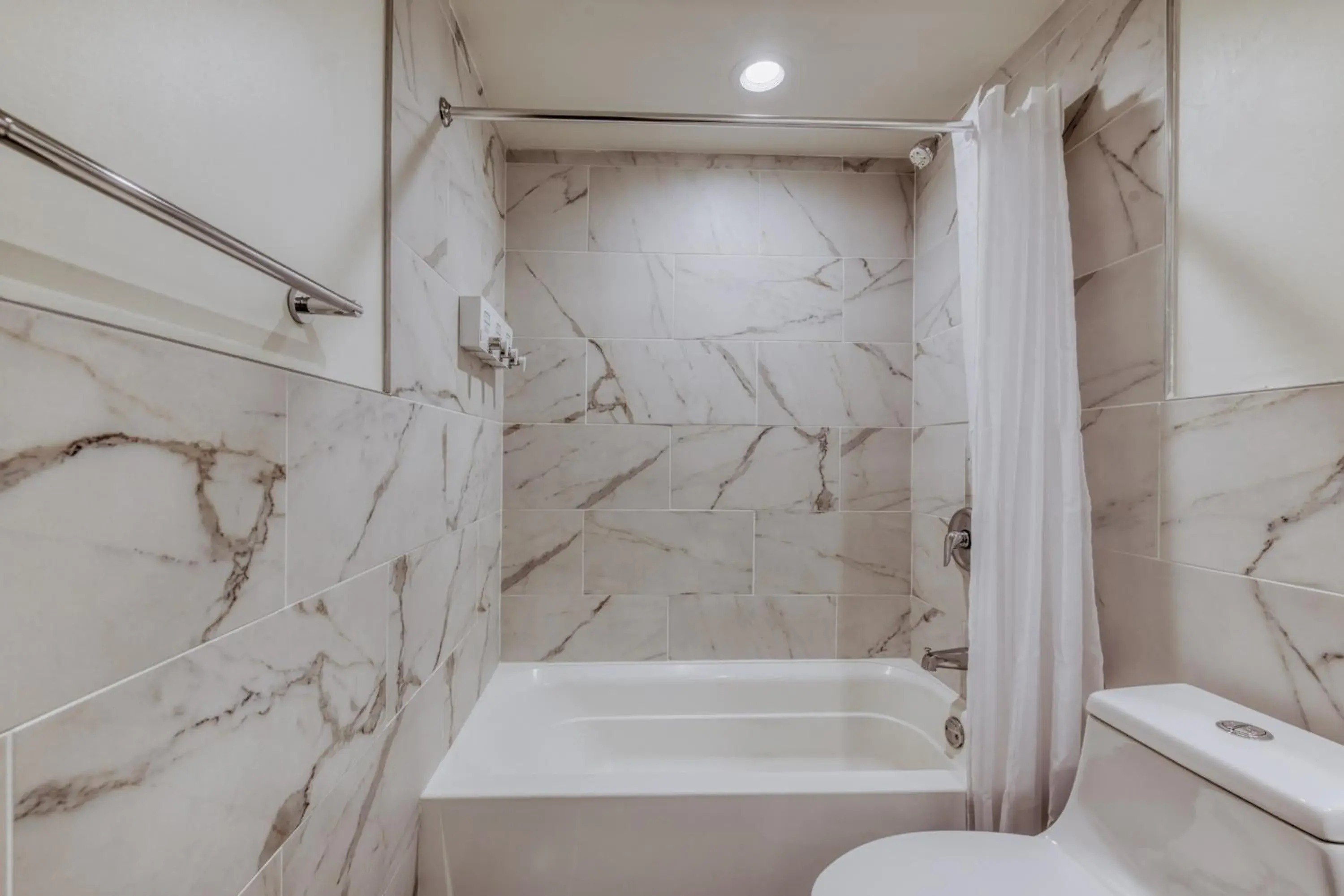 Three-Bedroom Apartment in Sosuite at West Lofts - West Philadelphia Three-Bedroom Apartment in Sosuite at West Lofts - West Philadelphia