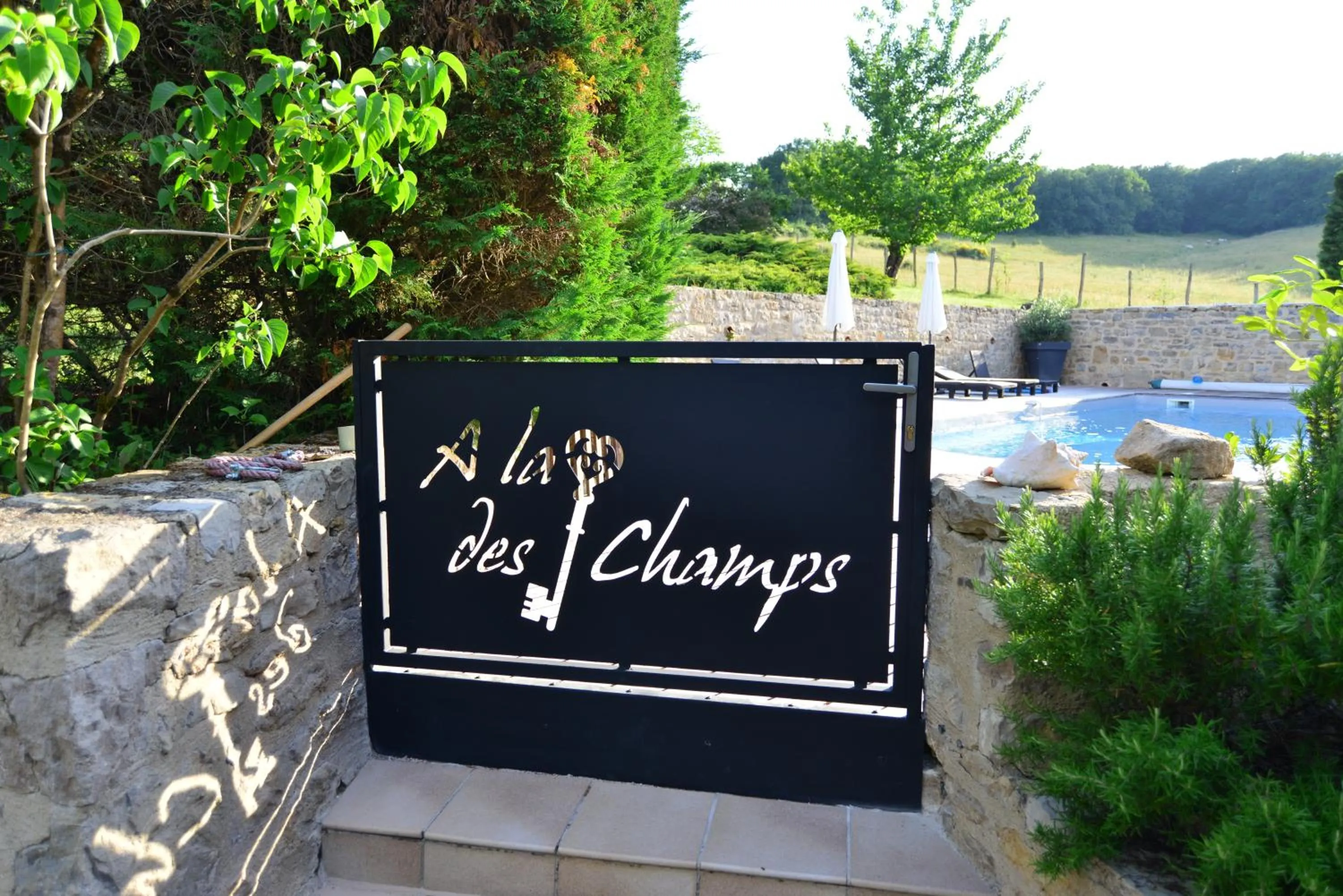 Pool view in Chambre d'hôtes A la clé des champs Varen