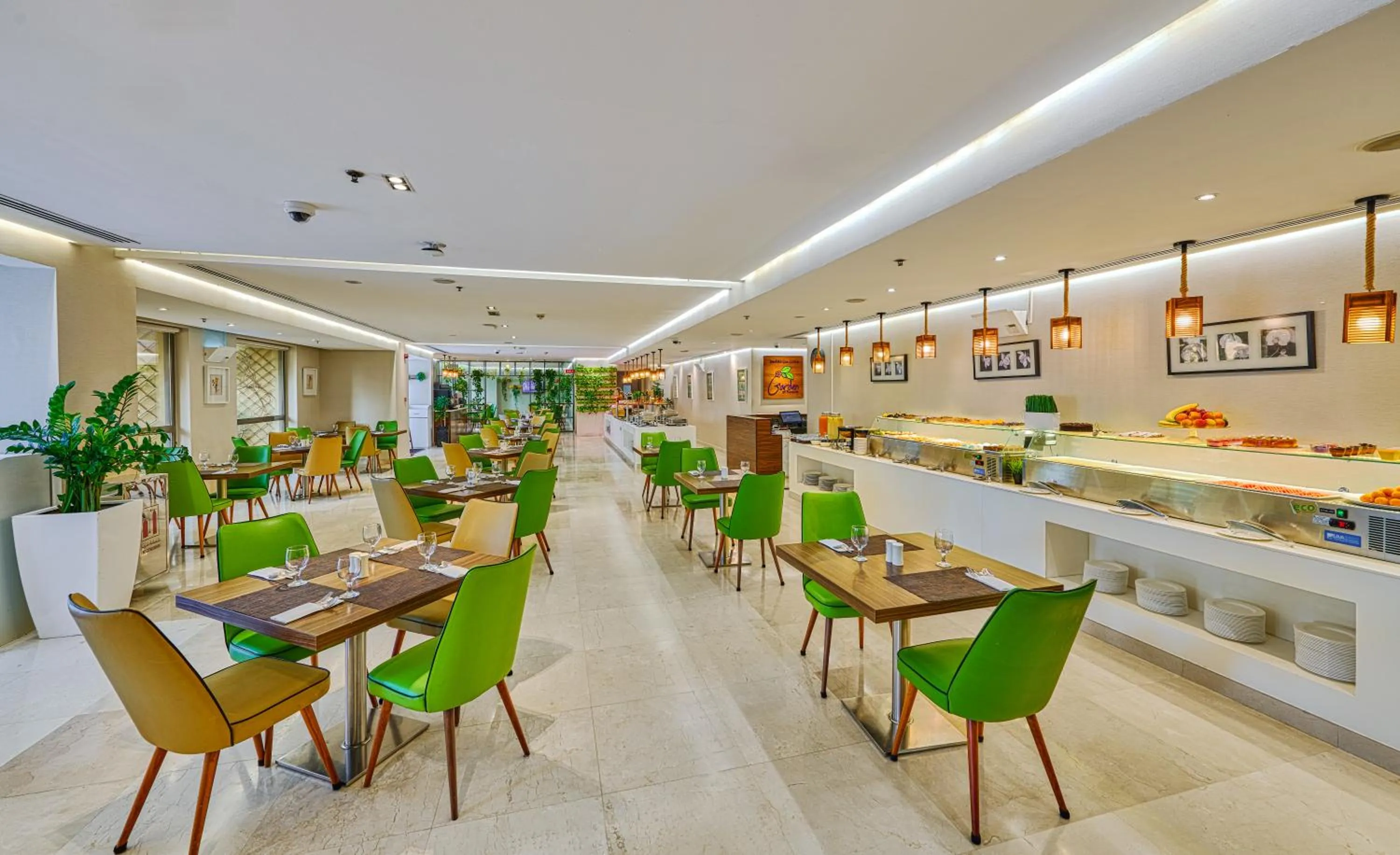 Restaurant/places to eat in Ramada Hotel, Suites and Apartments by Wyndham Dubai JBR