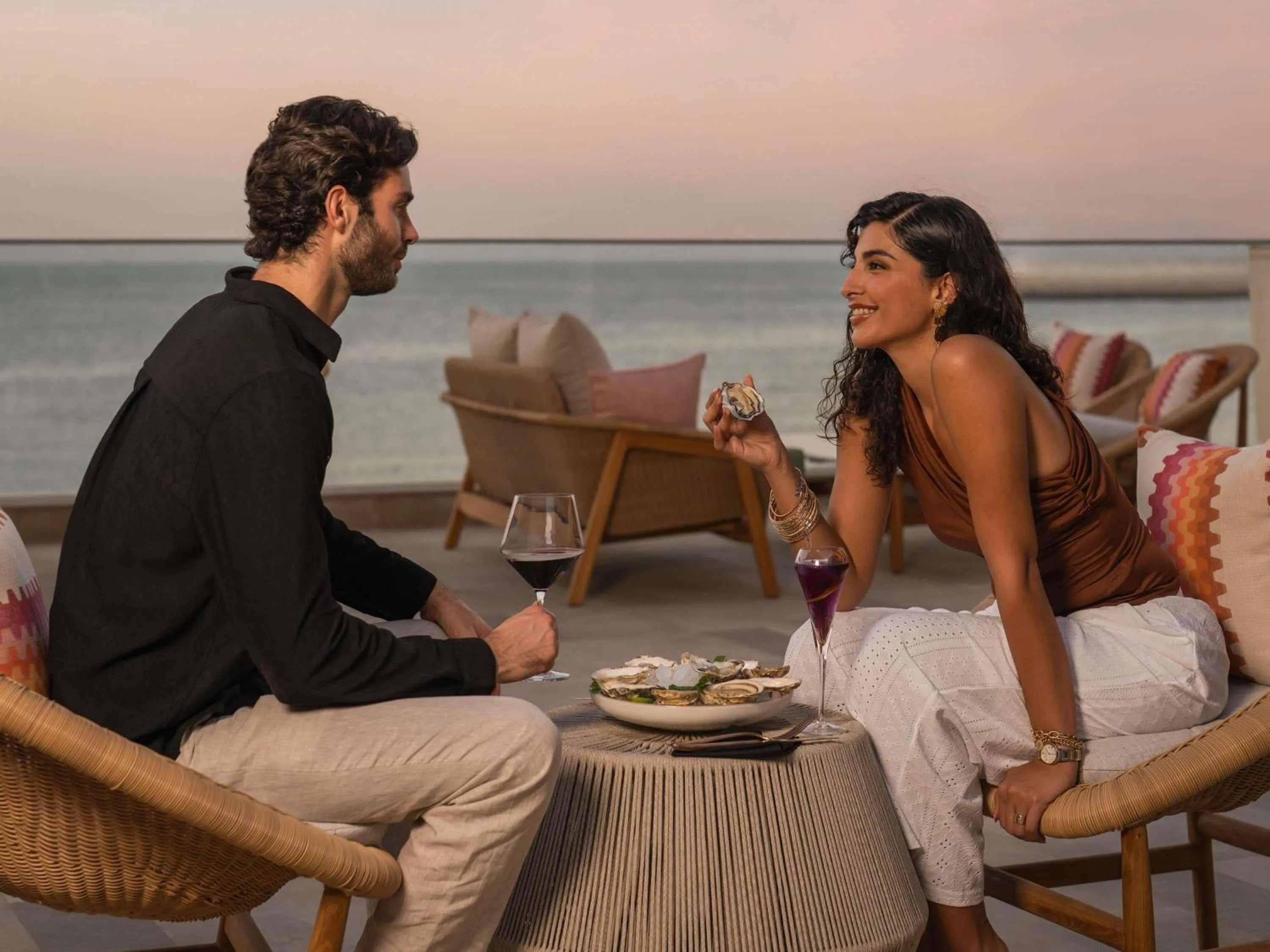 Lounge or bar in Pullman Resort Al Marjan Island