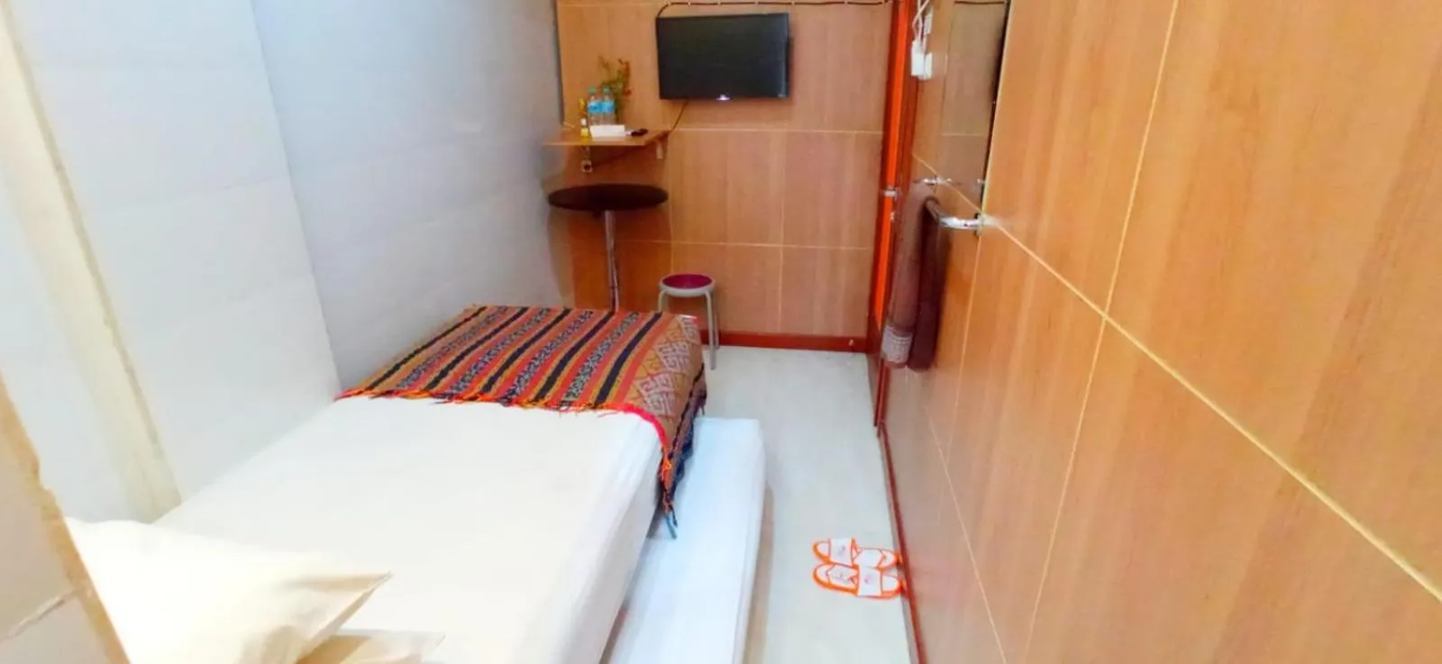 Bed in The Cabin Hotel Gandekan