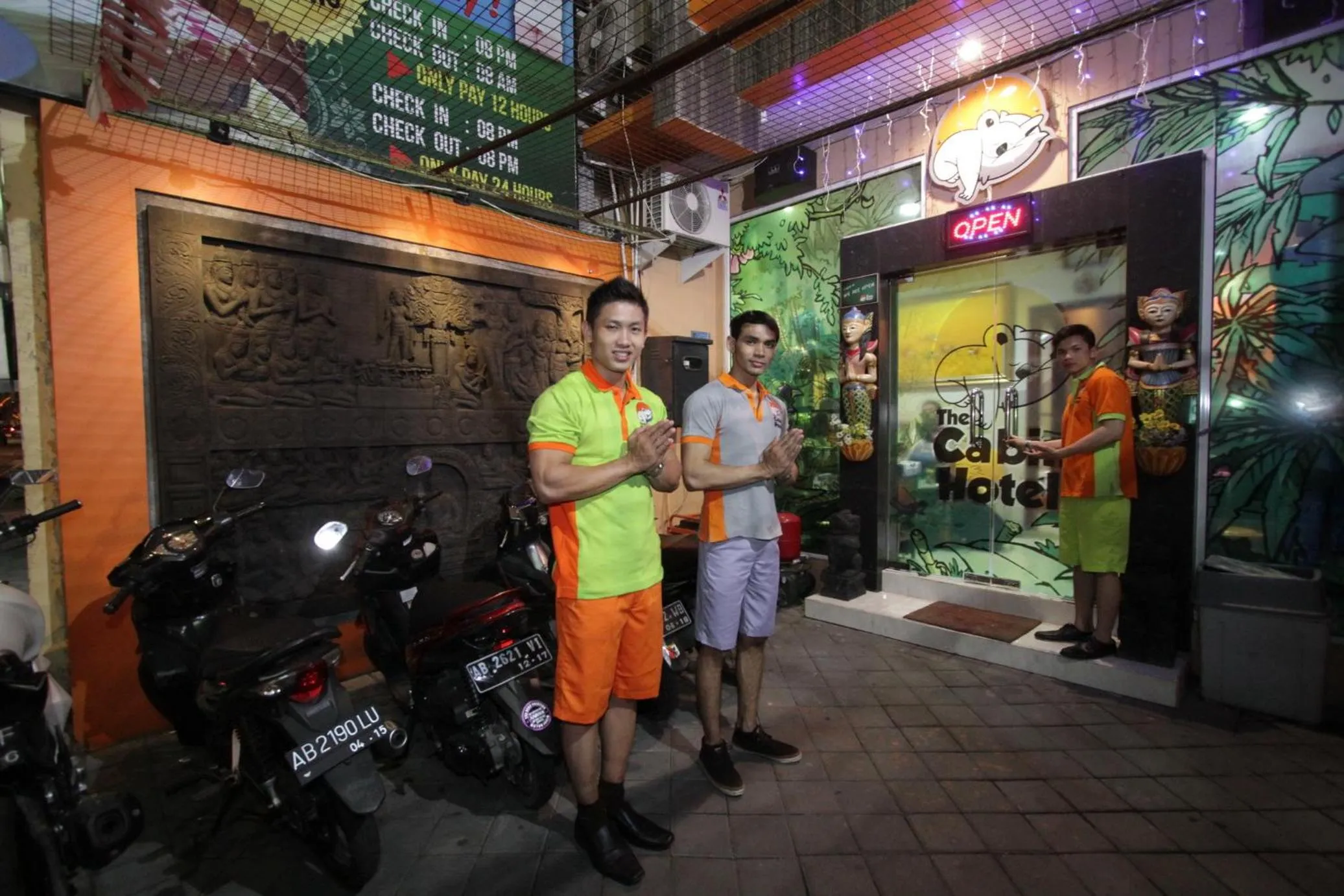 Staff in The Cabin Hotel Gandekan