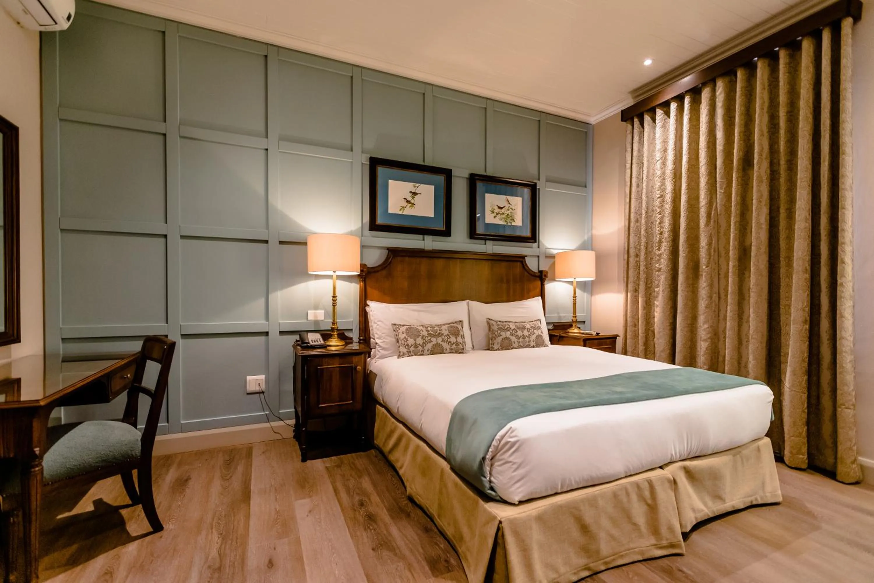 Bed in Gold Reef City Theme Park Hotel