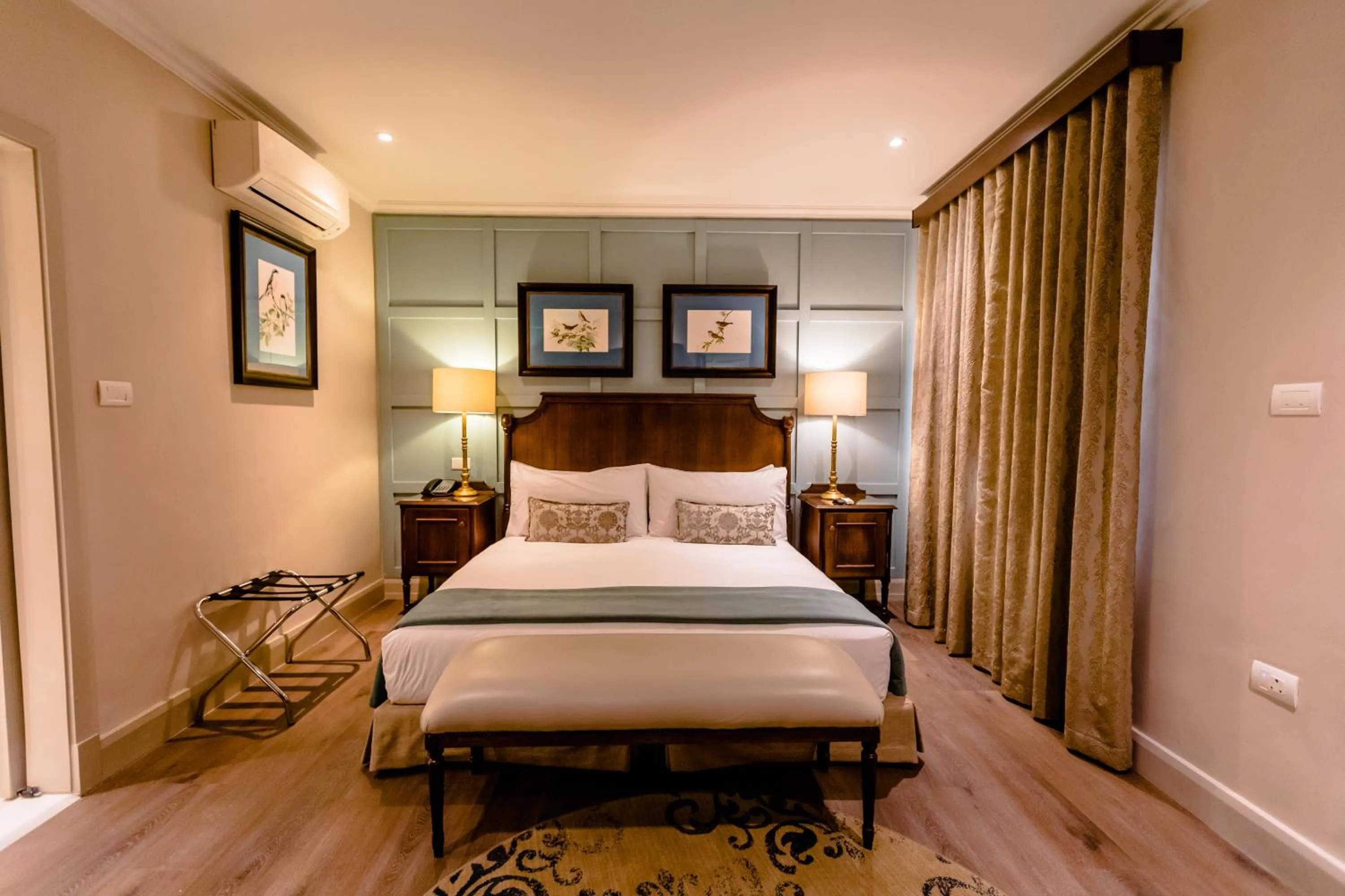 Bedroom, Bed in Gold Reef City Theme Park Hotel