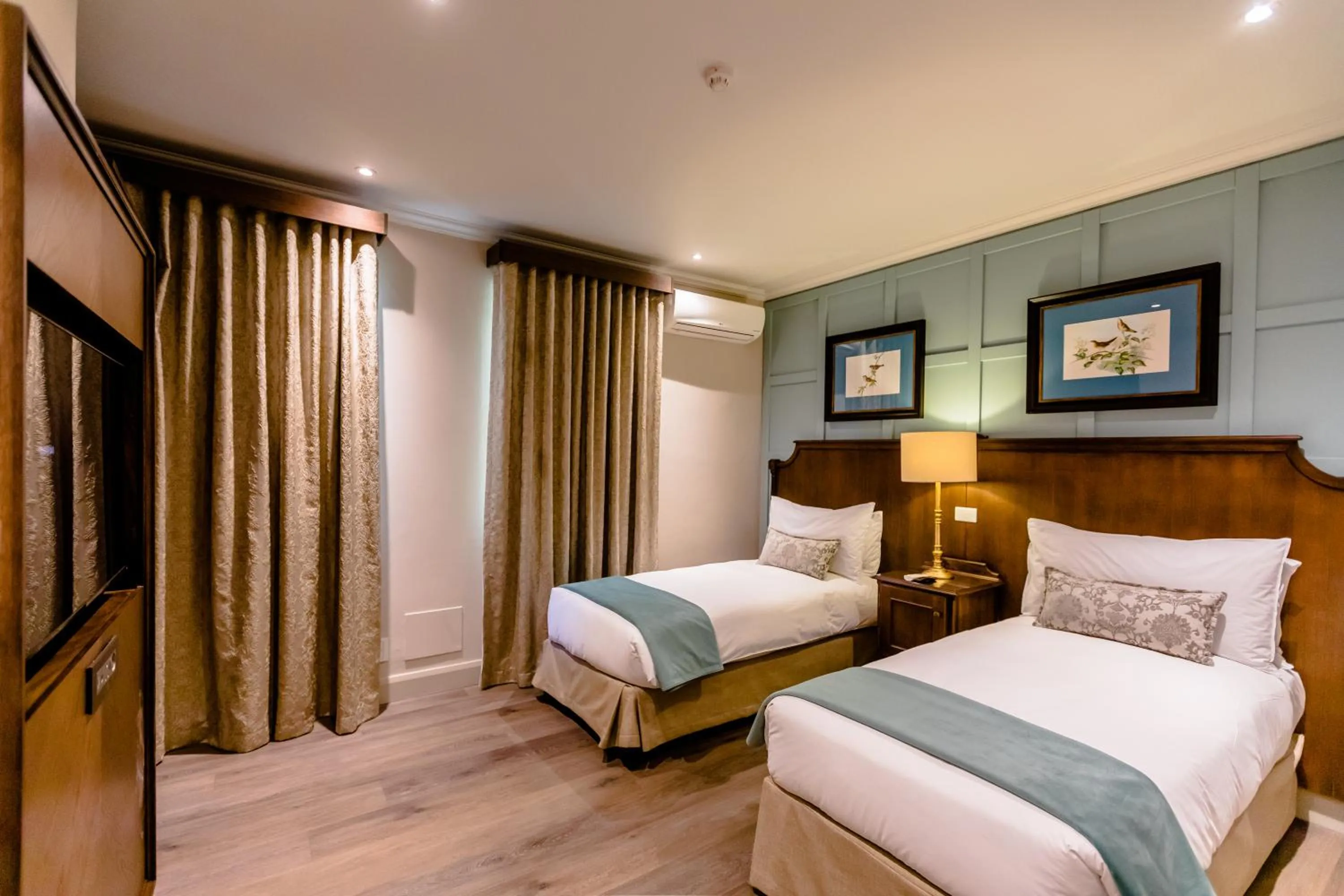 Photo of the whole room, Bed in Gold Reef City Theme Park Hotel