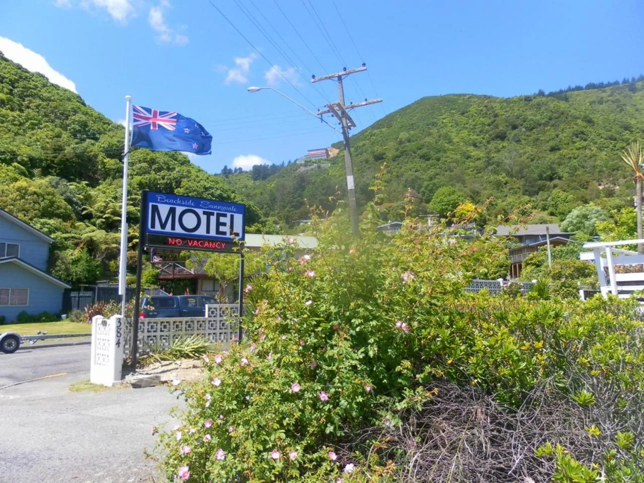 Property logo or sign in Beachside Sunnyvale Motel