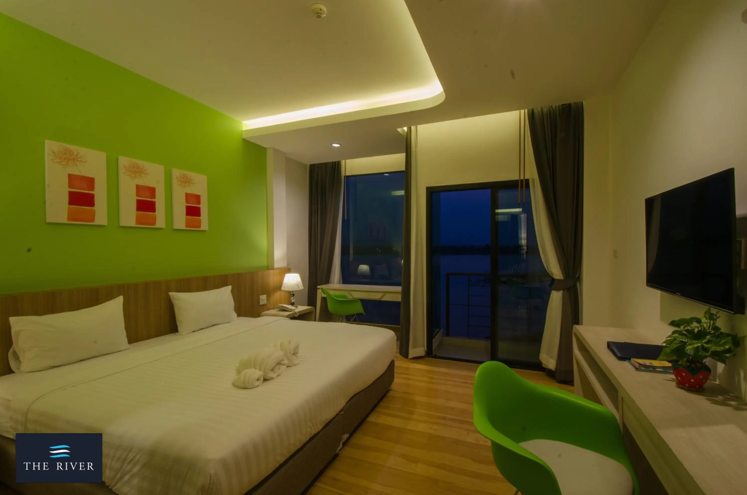 Photo of the whole room, Bed in The River Hotel