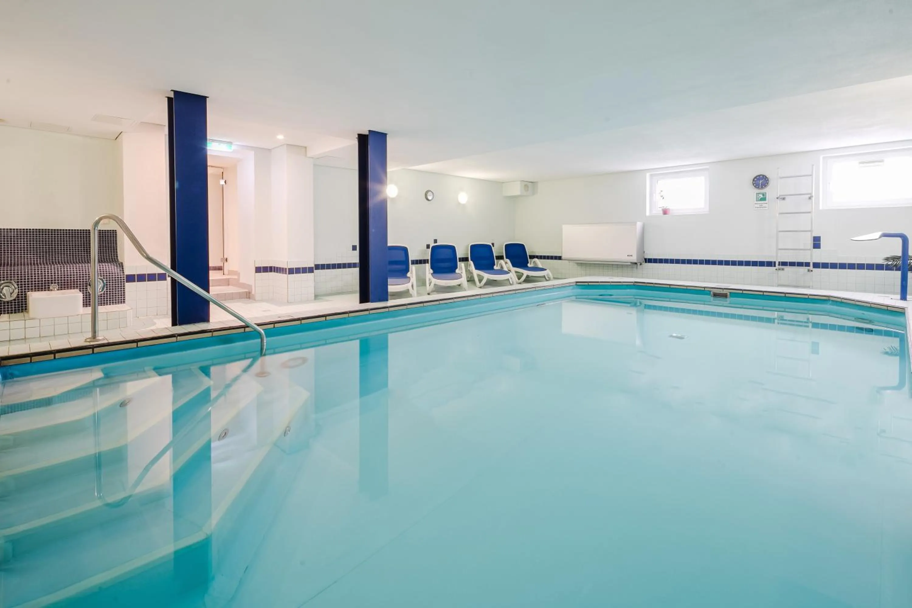 Swimming pool in Hotel Rennschuh
