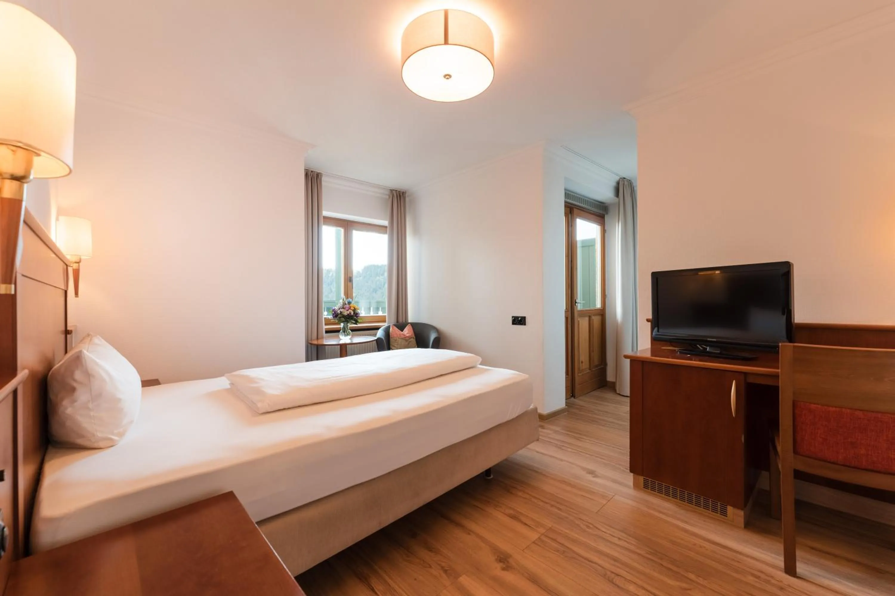 Photo of the whole room, Bed in Posthotel Rattenberg