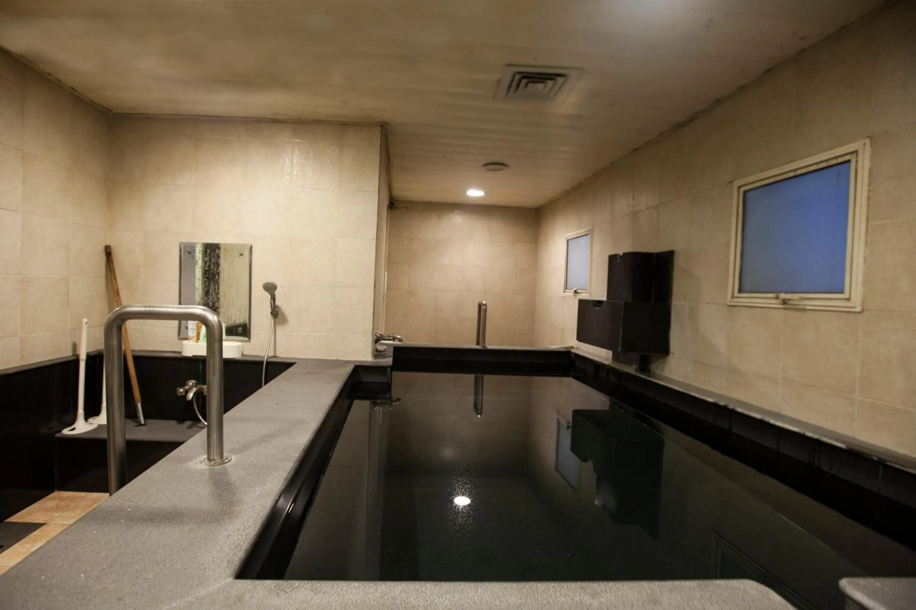 Swimming pool in Avalon Courtyard Residence Suites