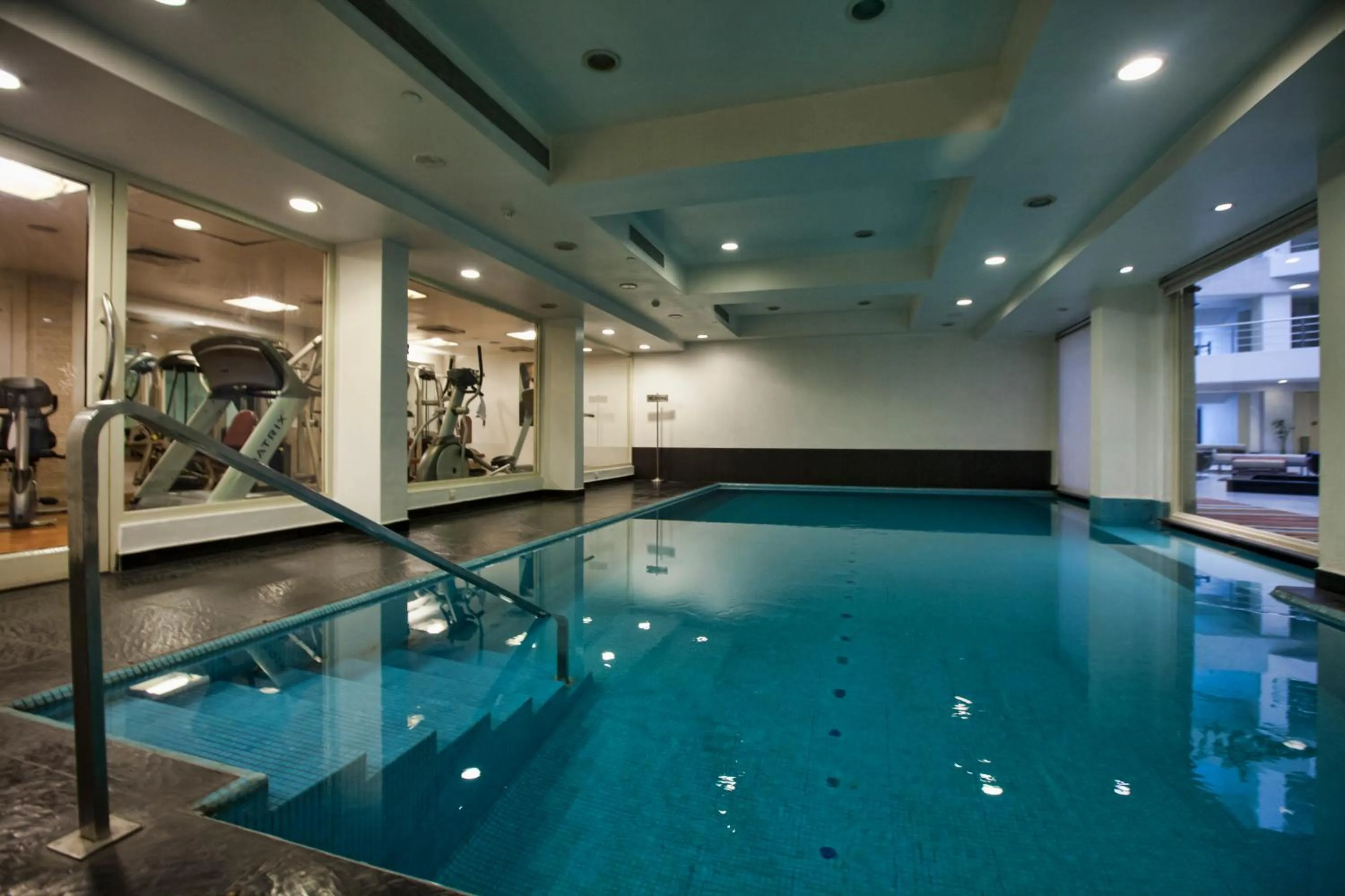 Swimming pool in Avalon Courtyard Residence Suites