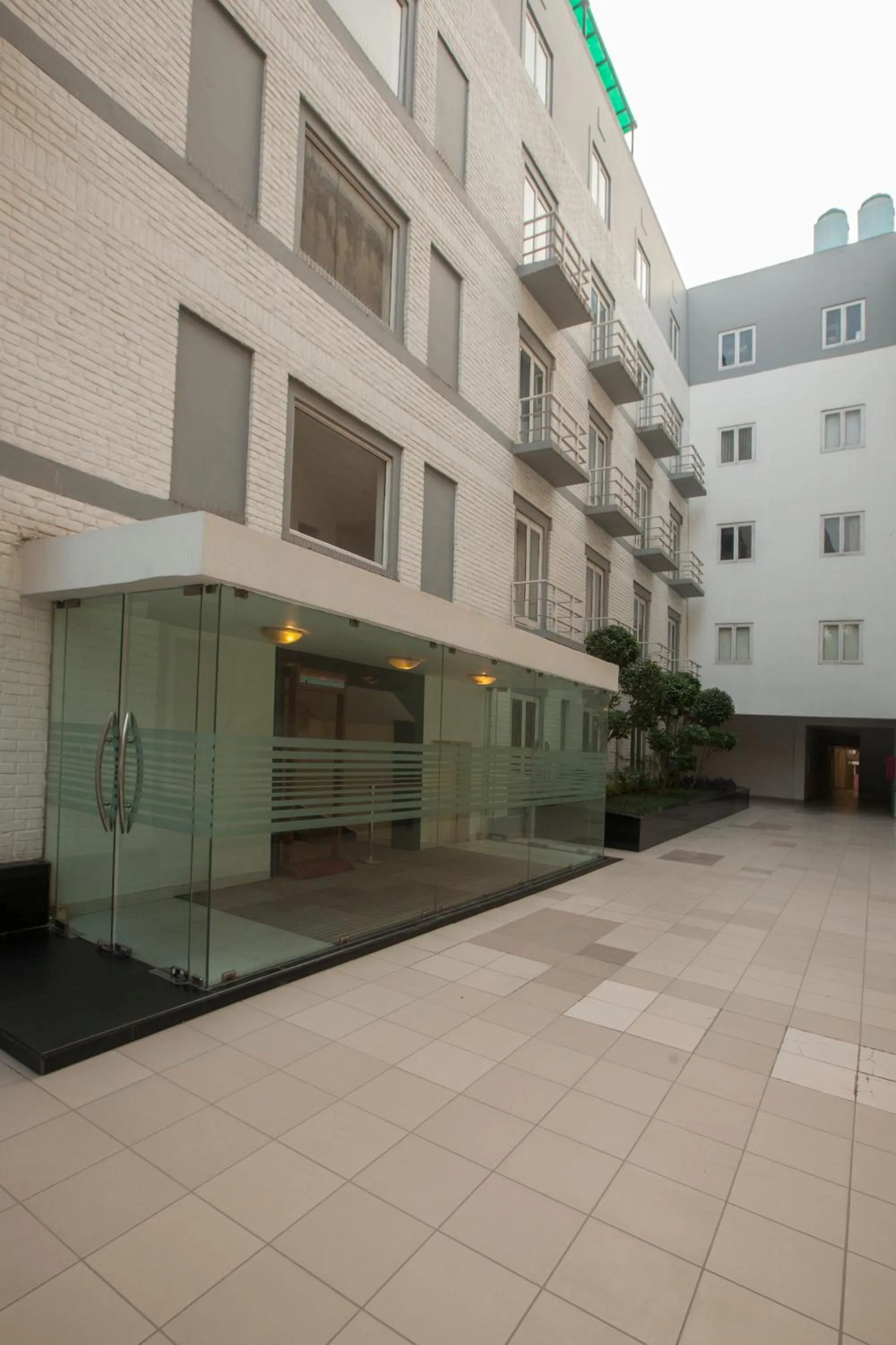 Garden in Avalon Courtyard Residence Suites