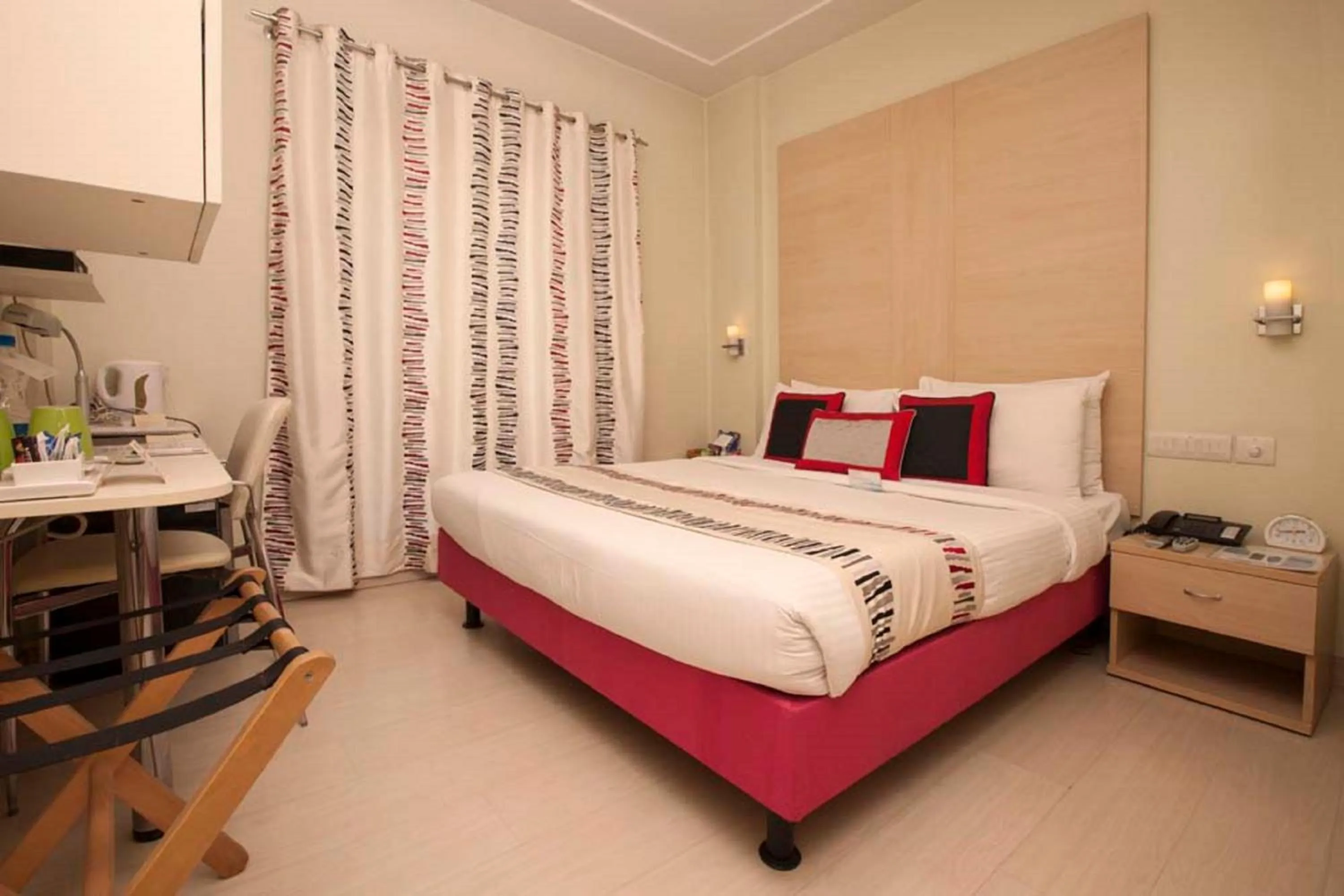 Bed in Avalon Courtyard Residence Suites