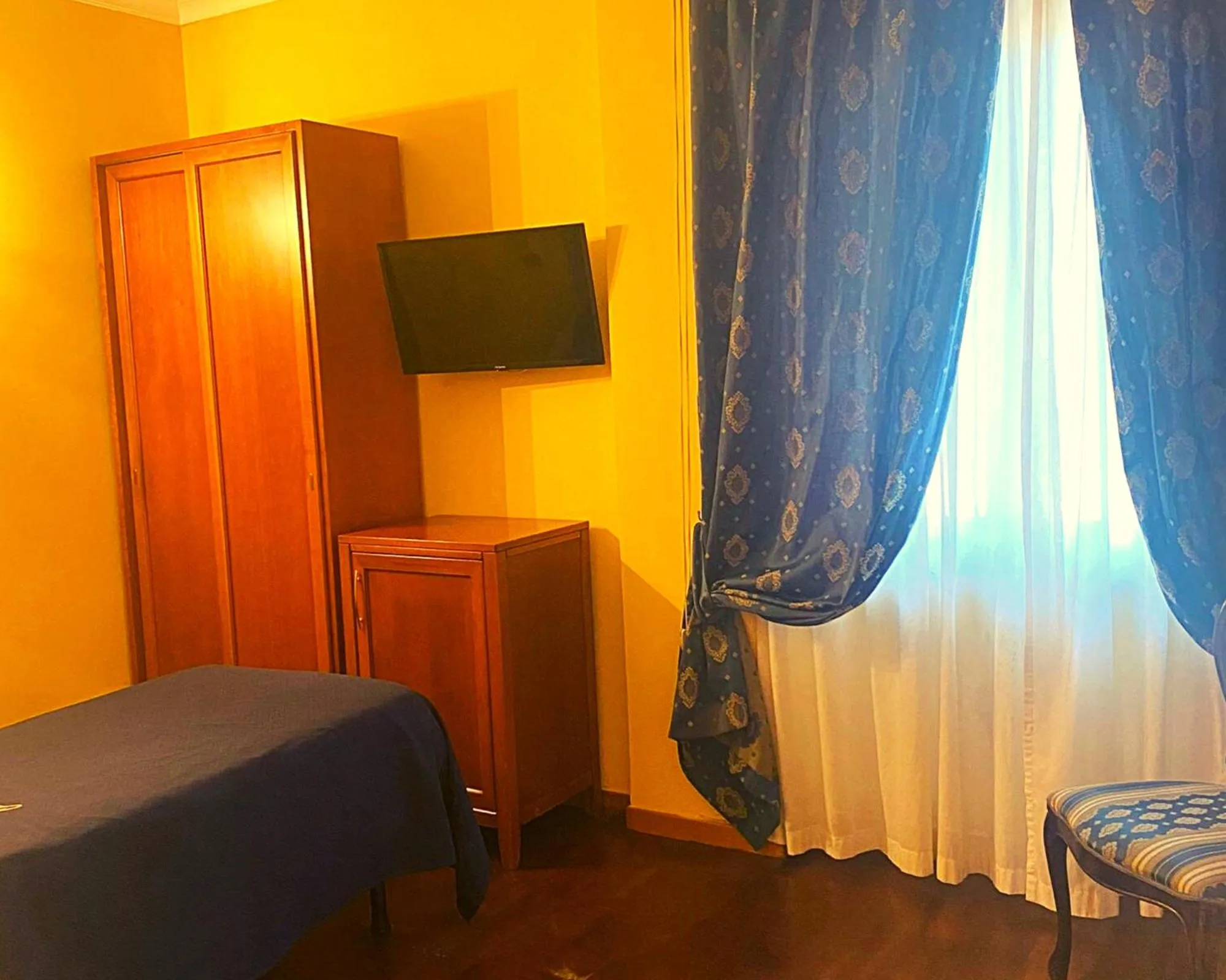Bedroom, TV/Entertainment Center in CANELLA HOTEL