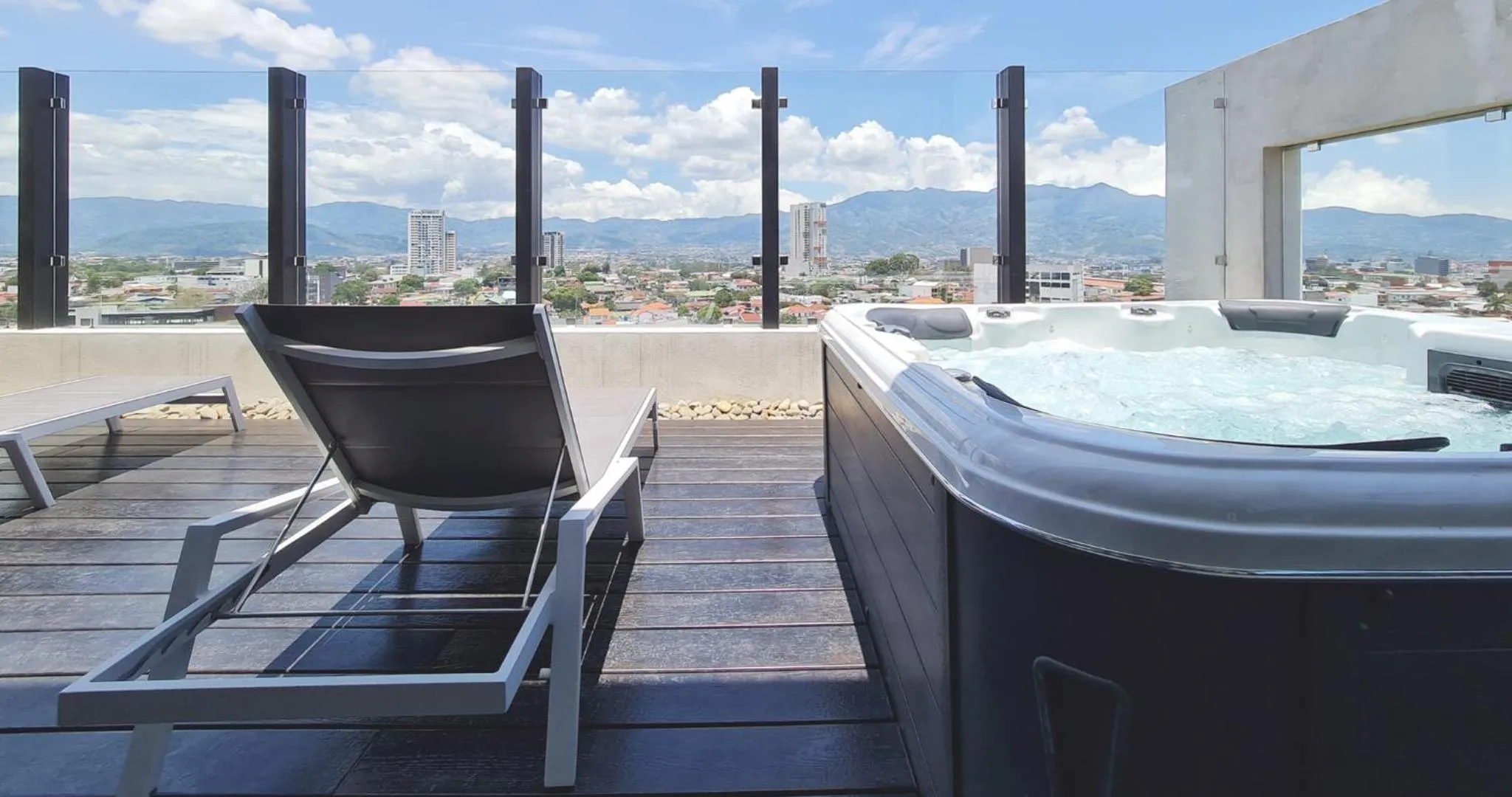 Hot Tub in BEE Suites San José - Escalante