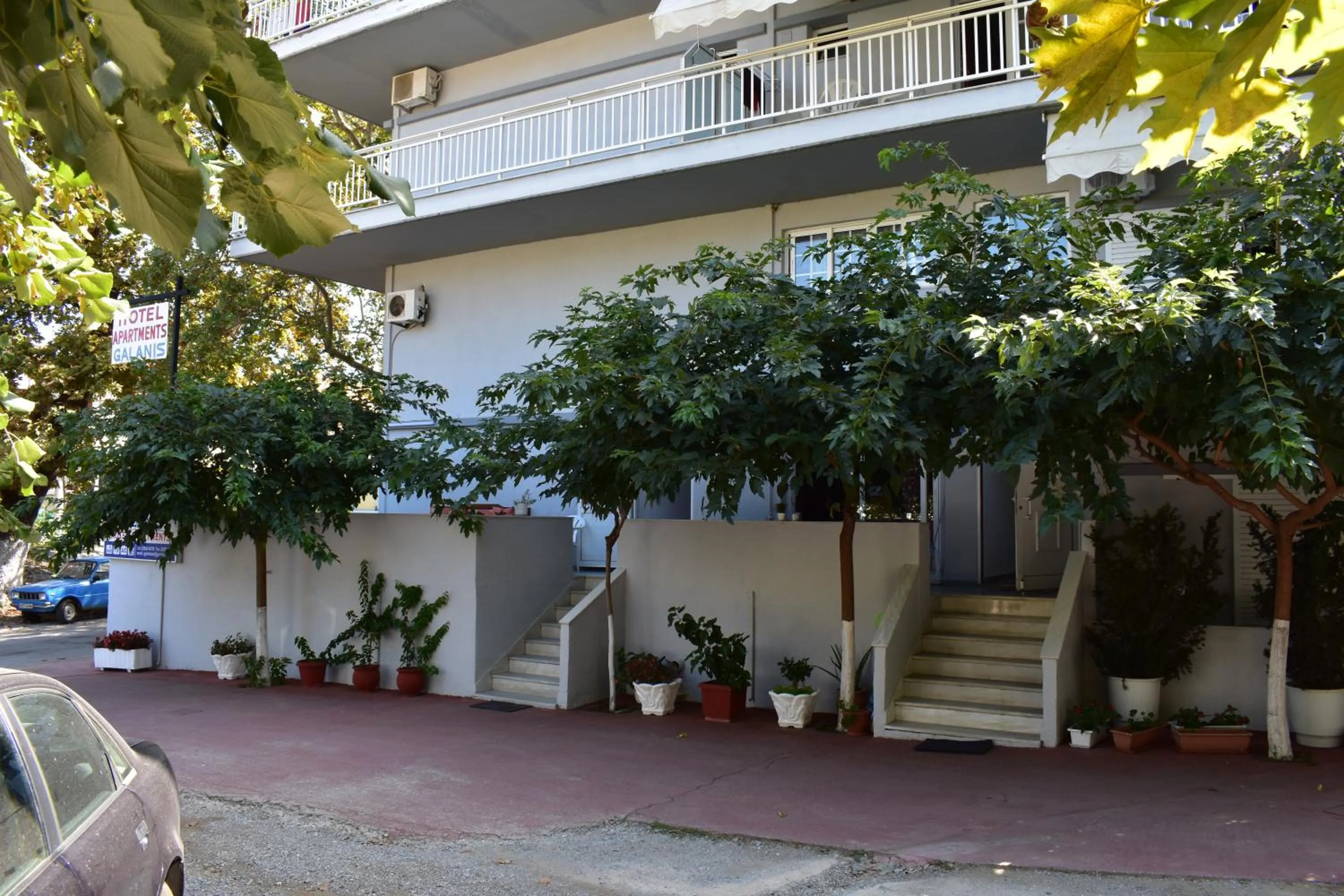 Galanis Studios and Apartments