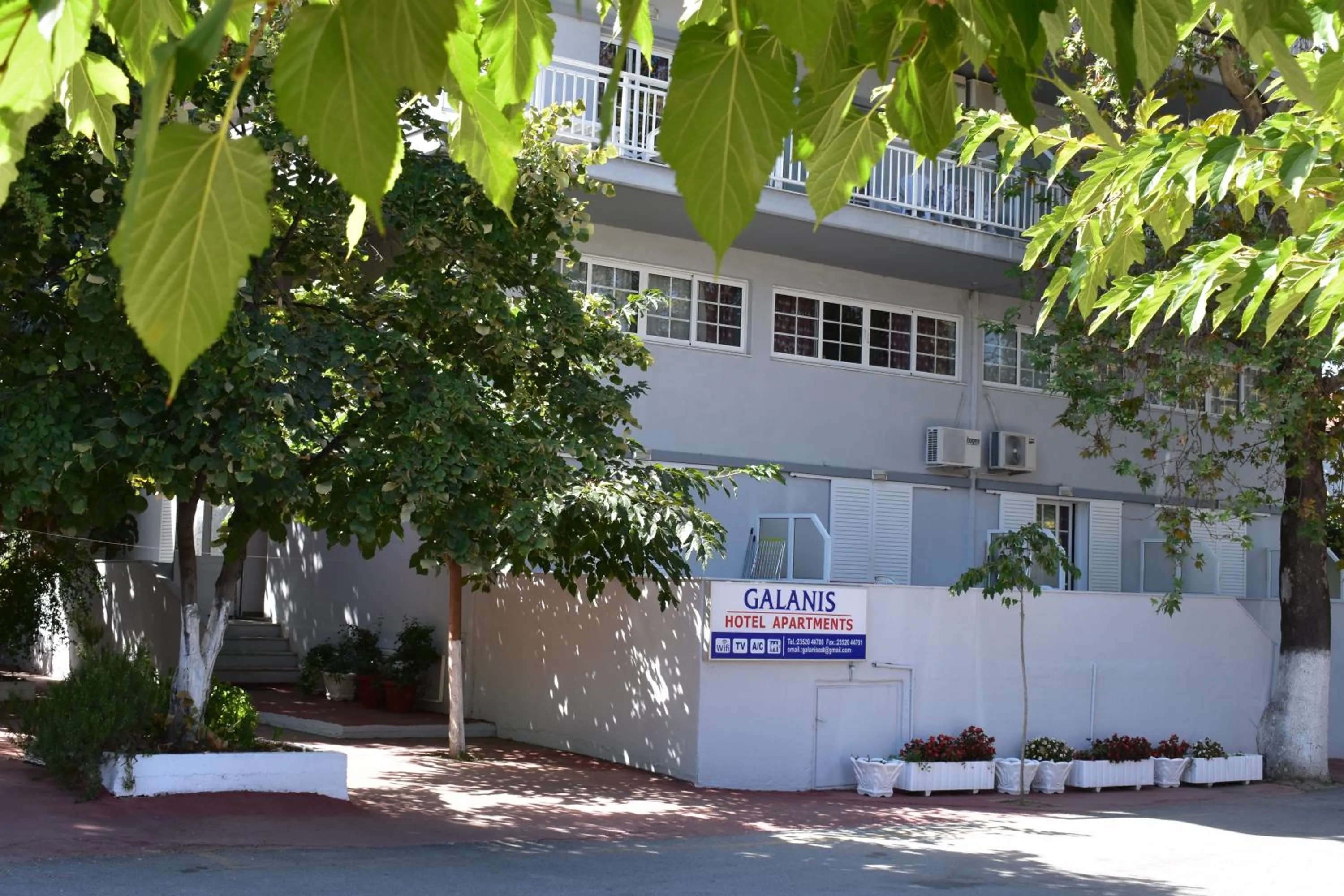 Galanis Studios and Apartments