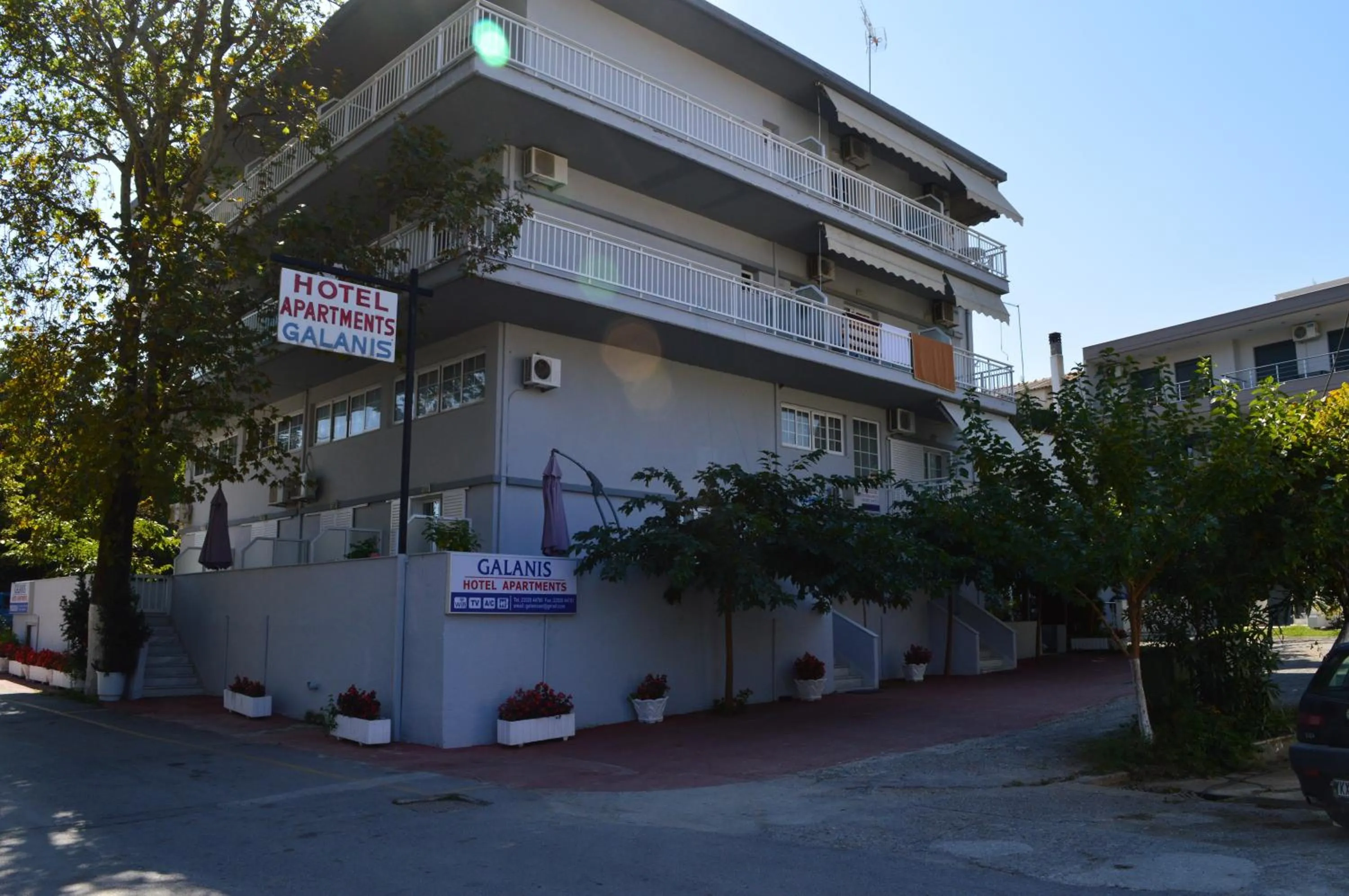 Facade/entrance in Galanis Studios and Apartments